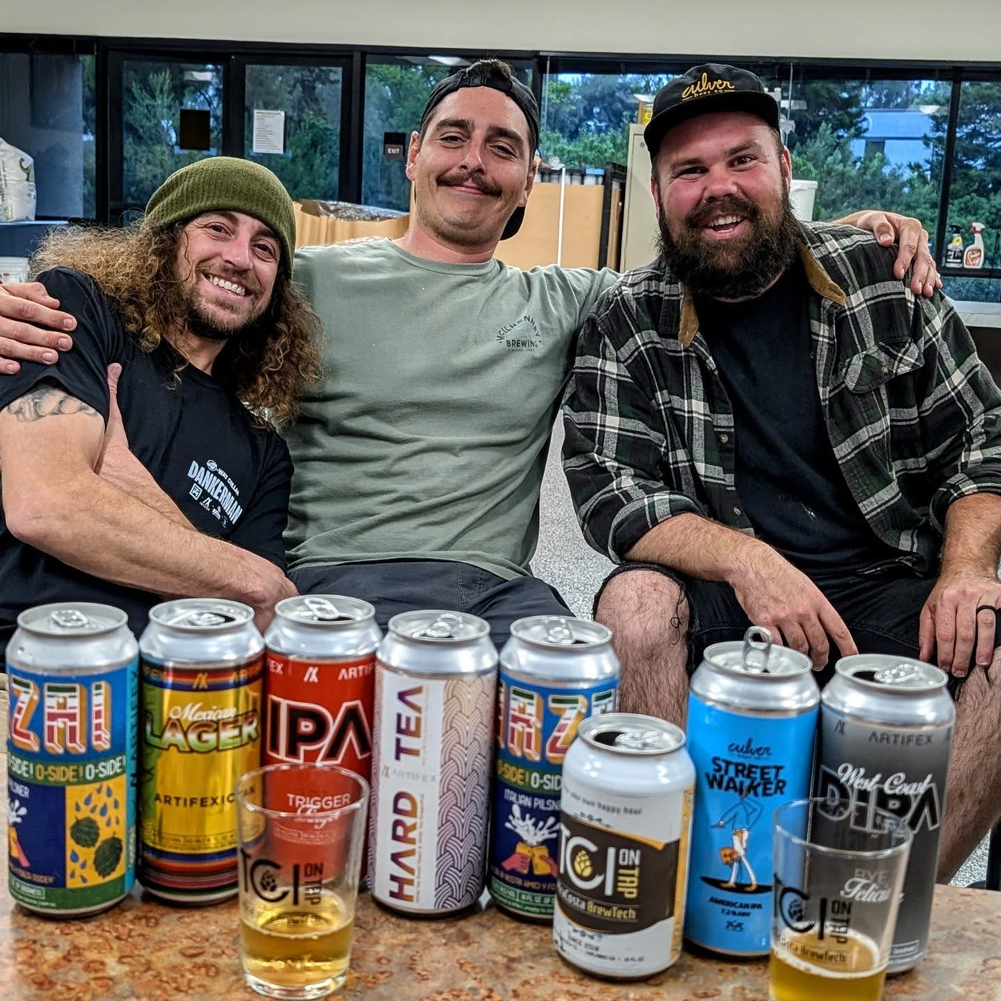 We continue our visit to the Mira Costa Brew Tech lab with hearing the Artifex story. It's showtime for Johnny (Artifex), but Garrett (Booze Bros-center) and Mike (Culver-right) stick around to learn more about their co-instructor's journey.
The beers and great stories kept coming! Take a listen wherever you get your podcasts. Or, click the link in the bio.
#beer #beerstagram🍻 #breweryvisit #sdbrewers #sdbeer #sdbeernews #beeroftheday #beerme #podcast #beerpodcast #independent #drinklocalbeer #supportlocal #artifex #culver #boozebros
