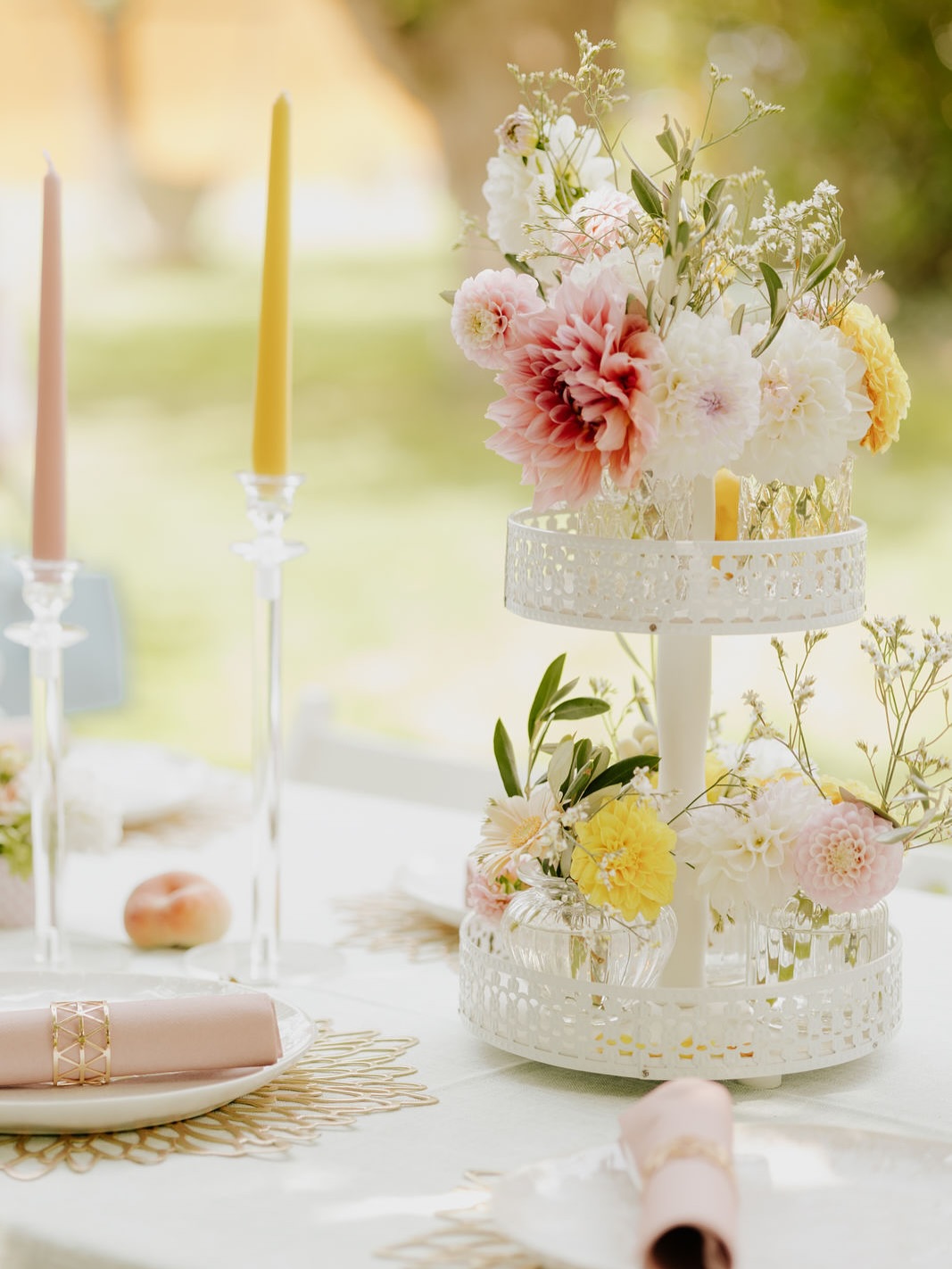 Deko in rosa und gelb für eine Taufe 💛
Die Kombi aus Dahlien und Zitronen ist doch etwas ganz Besonderes, oder?
Gefällt sie euch? 🍋
📷 @melanieplattfotografie
#prennercreativ #dekoration #deko #taufe #blumendeko #eventfloristik #veranstaltungsfloristik