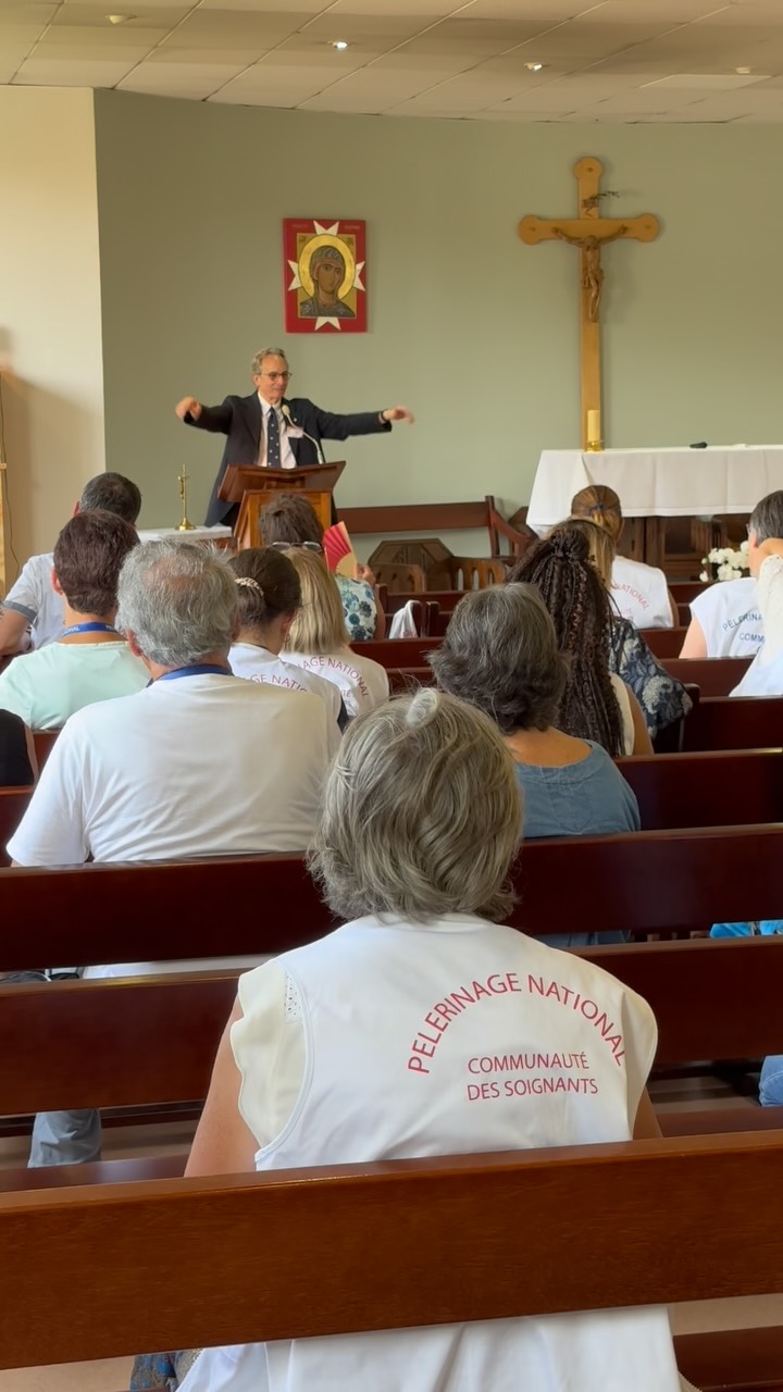 Rencontre de prière avec la communauté des soignants du Pèlerinage National à Lourdes, en partageant l’histoire de la 72e miraculée de Lourdes par Dr de Franciscis. Content de vous voir et bon pèle !
@pelenational @sanctuairedelourdes
#lourdes #lourdesfrance #lourdes2025