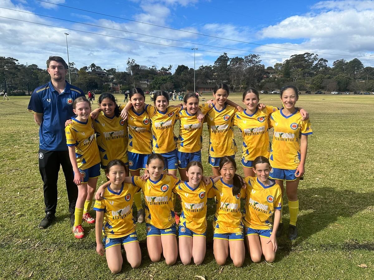 Champions! 💛💙
Congratulations to the G12 Diamond League team who beat North Sydney 6-1 today to win the league title! The girls have had a fantastic season coached by Josh Jones, winning 14 of 15 matches played. The team makes history as the first West Pymble G12 team to win the top division!
Well done to the girls and best of luck for the finals series! 💛💙