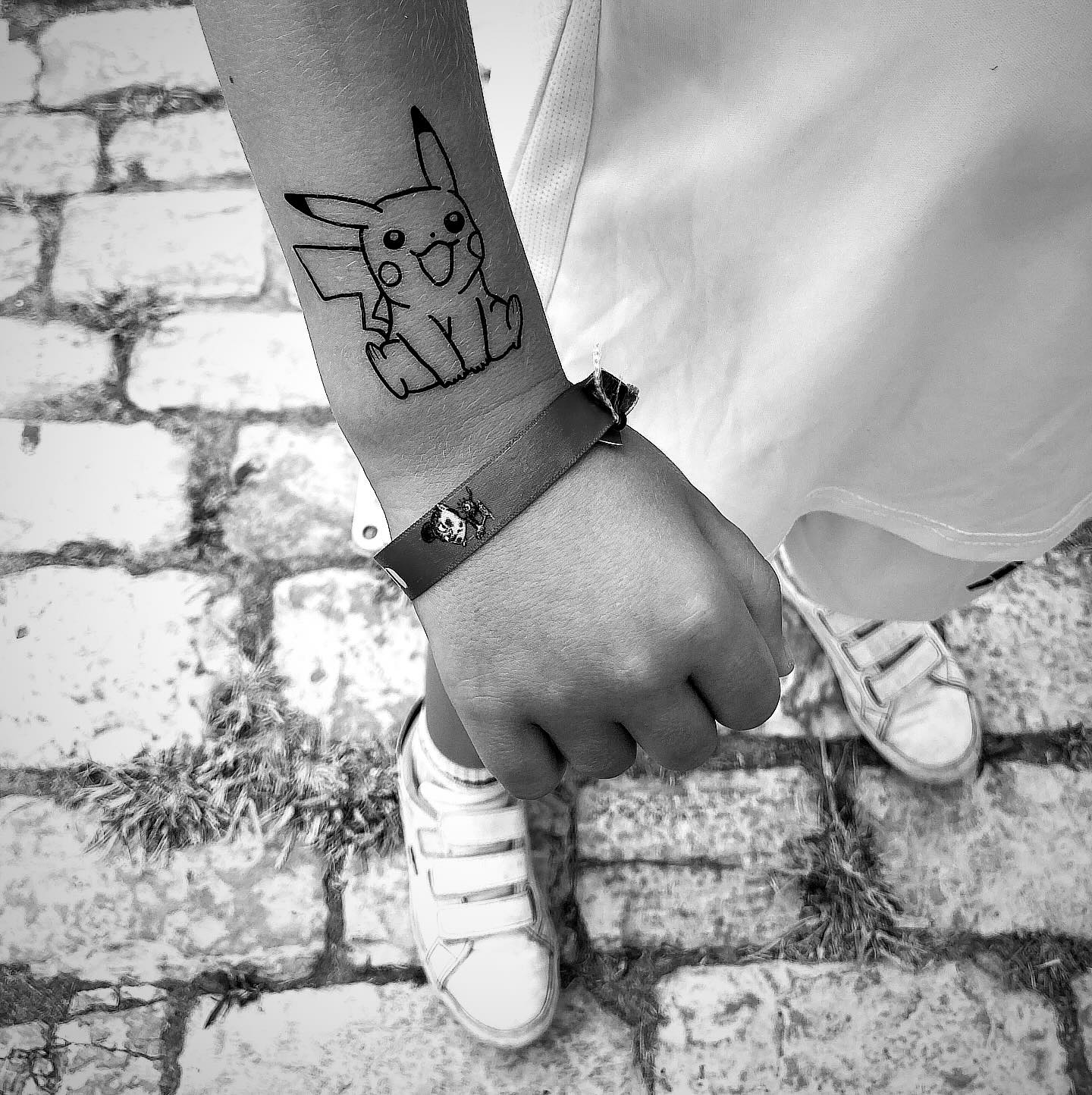 Des nouveautés sont arrivées !!! L’été peut continuer 😃🤩 @poptattoo.fr #tatouageephemere #tatouagetemporaire #jeudisdenimes #pikachu