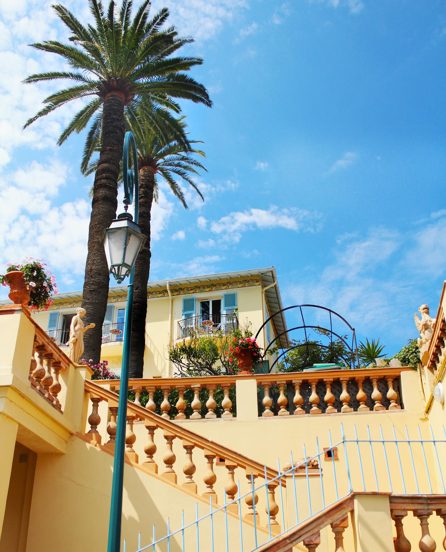 Golden stairs, blue skies, Riviera dreams ✨🌴 #RueBellevue #FrenchRiviera