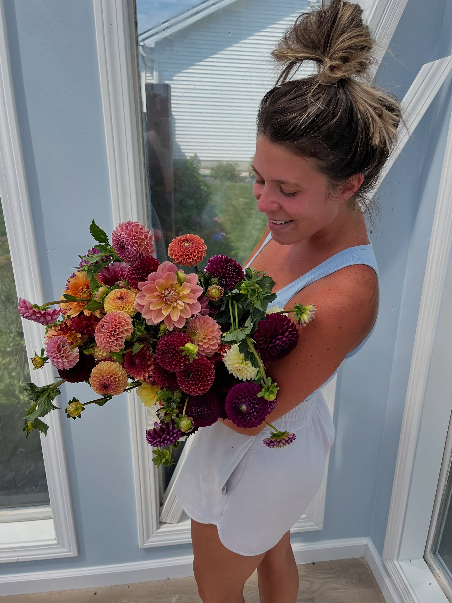 Just clipped🌸🌸🌸
The stand will be open tomorrow! 🌸☀️☀️
In the meantime, tag your peeps and I’m choosing 2 winners for bouquets on me!