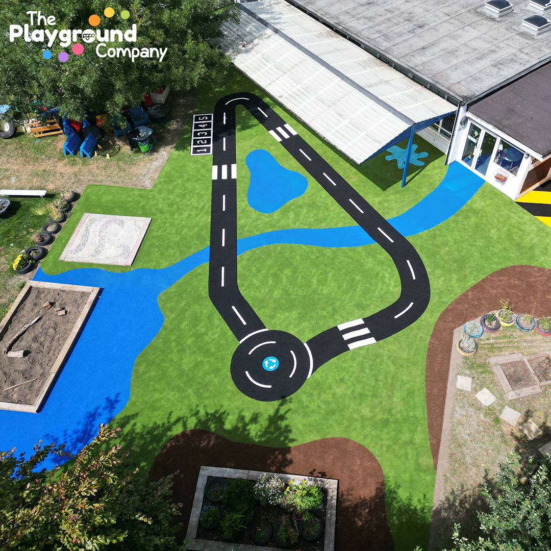 📍Dedworth Green First School, Windsor
This area has been transformed by using Artificial Grass to create the perfect EYFS playground!
Read more about this project, and others like it, on our website!