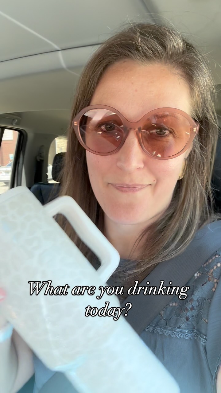 Be honest. Do you carry around more than one drink at all times?
Getting those electrolytes in ya’ll.
#Electrolytes #rooibos #carsnacks #healthnut