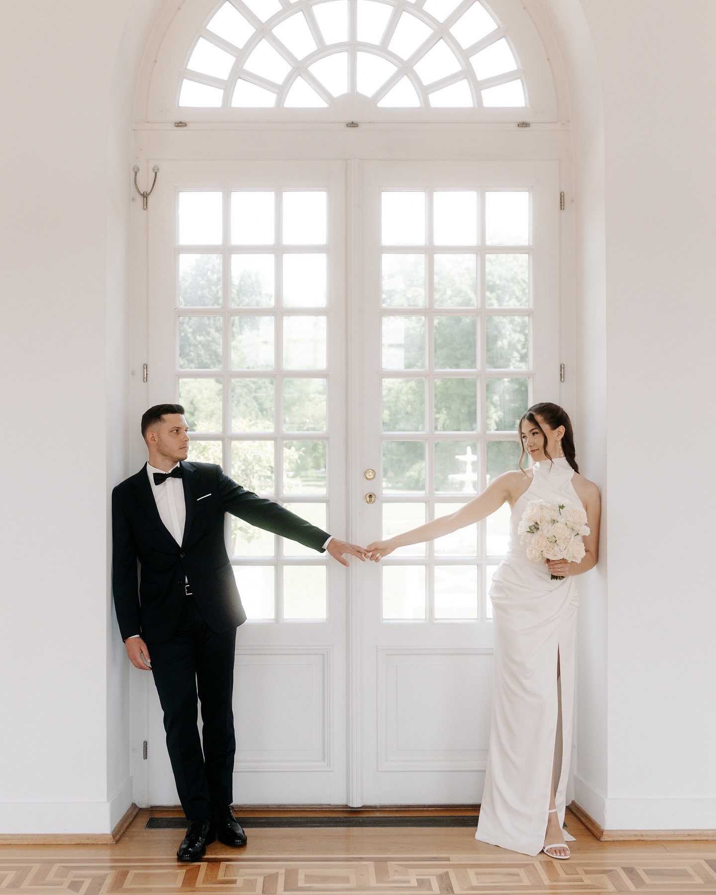 Civil Wedding // 💍📷
#modernbride #wiesbadenbiebrich #schlossbiebrich #standesamtlichehochzeit #bridestyle #hochzeitsfotografin #sayyes #finartphotography #luxuryweddingphotographer