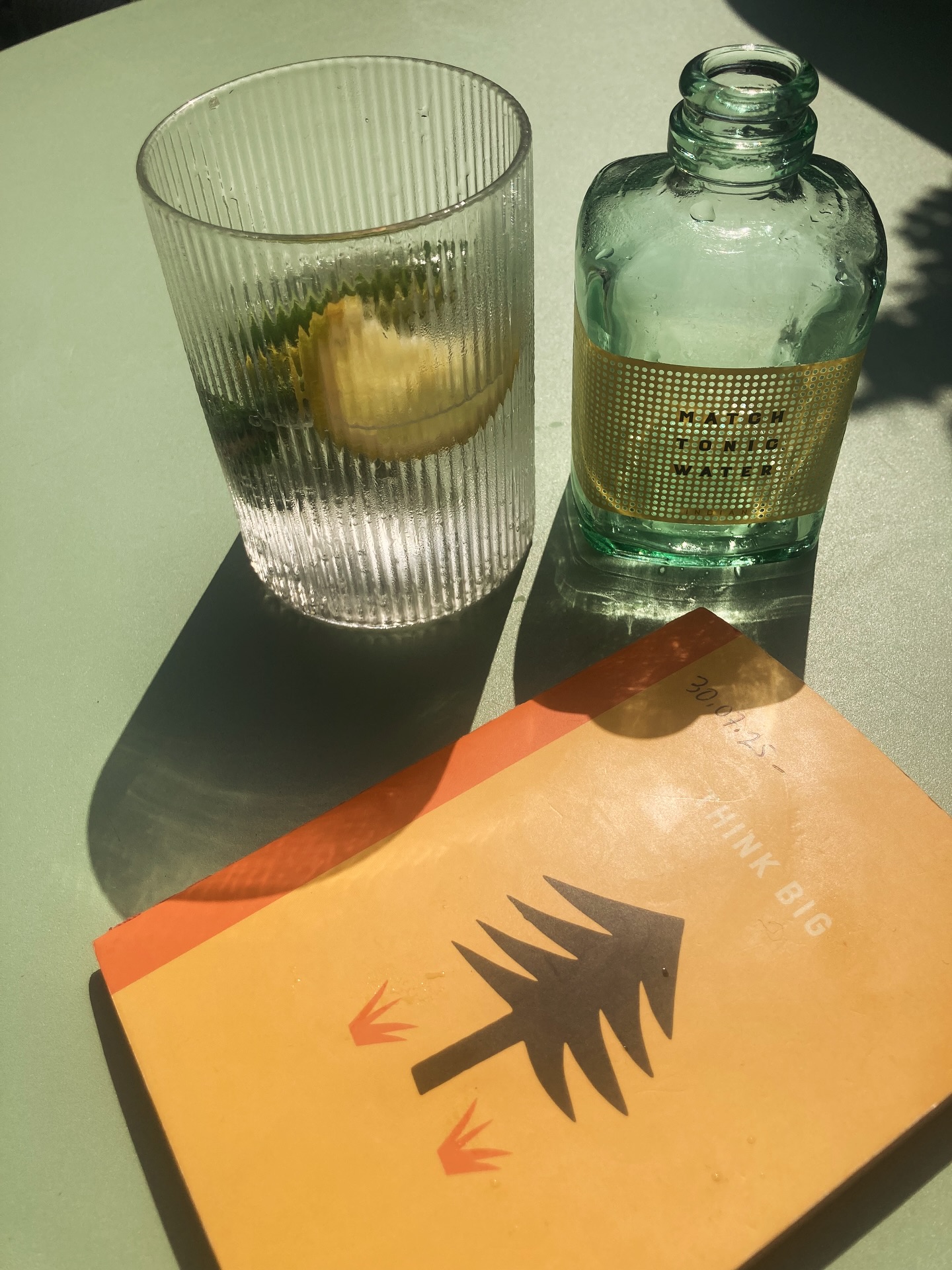 At my favourite place in town, @youjuicecleanse. I arrive, I see three regulars, who are people I can call friends (@keelystill). We may not know everything about each other but there's community and comradeship. This place is like a healthy version of the bar Cheers. Everyone knows your name. Smiles welcome you. A place to feed your tummy, heart and soul.
This is a month of levelling up for me.
Collaborations.
Collating a team.
Communicating from my heart.
I am surrounded especially by amazing women, who are contributing in beautiful ways to help make my vision a reality.
I feel blessed.
Especially because I am sat here writing my morning pages in the glorious sun. Sipping divine lemongrass and juniper tonic.
When I was at uni studying Italian, we had to read a book, "Va' dove ti porta il cuore", by Susanna Tamaro ("Go where your heart takes you"). The more thorny and spikey young Scorpio I was at the time didn't like this. It felt "naff". I had some aversion to matters of the heart it seems. I found it corny. I found it many things. I realise now that this was my wounding speaking and as I have gotten older, and with emotional and spiritual healing and growth, now I live my life exactly in this matter, from the heart. Listening to the deep wisdom which comes from the stirrings within the Seat of the Soul that it is. I even studied to become a Heart Intelligence coach (with @gonsalvesgabs). Young Scorpio me would be shaking her head in despair. The more mature Phoenix Scorpio smiles back knowingly.
Now I certainly do go where my heart takes me.
How much can we grow in a lifetime.
How much can we heal.
How much love.
Such gratitude I hold within.
Today is a good day.