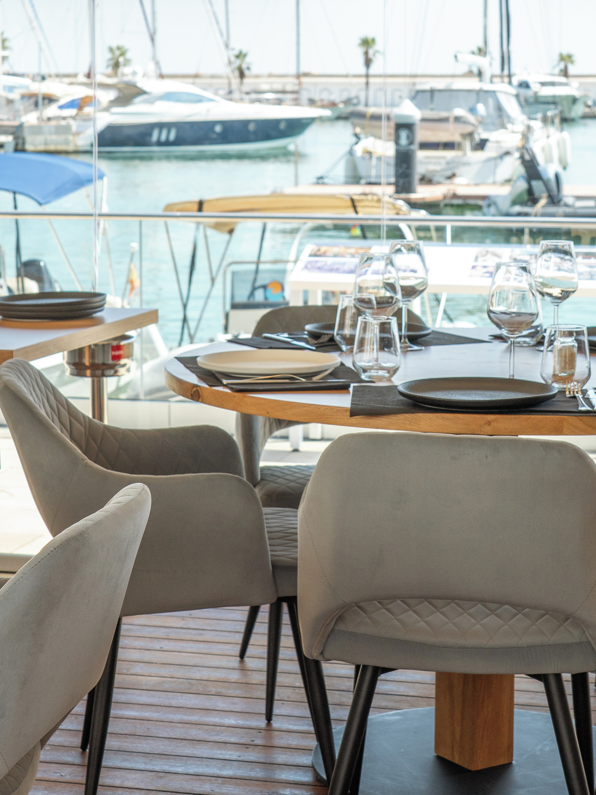 No es solo lo que comes… es dónde lo comes y sobretodo con quien lo comes 🌅
En Olave Sitges, puedes disfrutar de un tapeo delicioso, seguir con un arroz que no te dejará indiferente y acabará con una brisa dulce que dará el mejor punto y final a tu comida o cena.
📅 Ven a saborear la experiencia.
#OlaveSitges #PuertoDeSitges #restautantemediterraneo