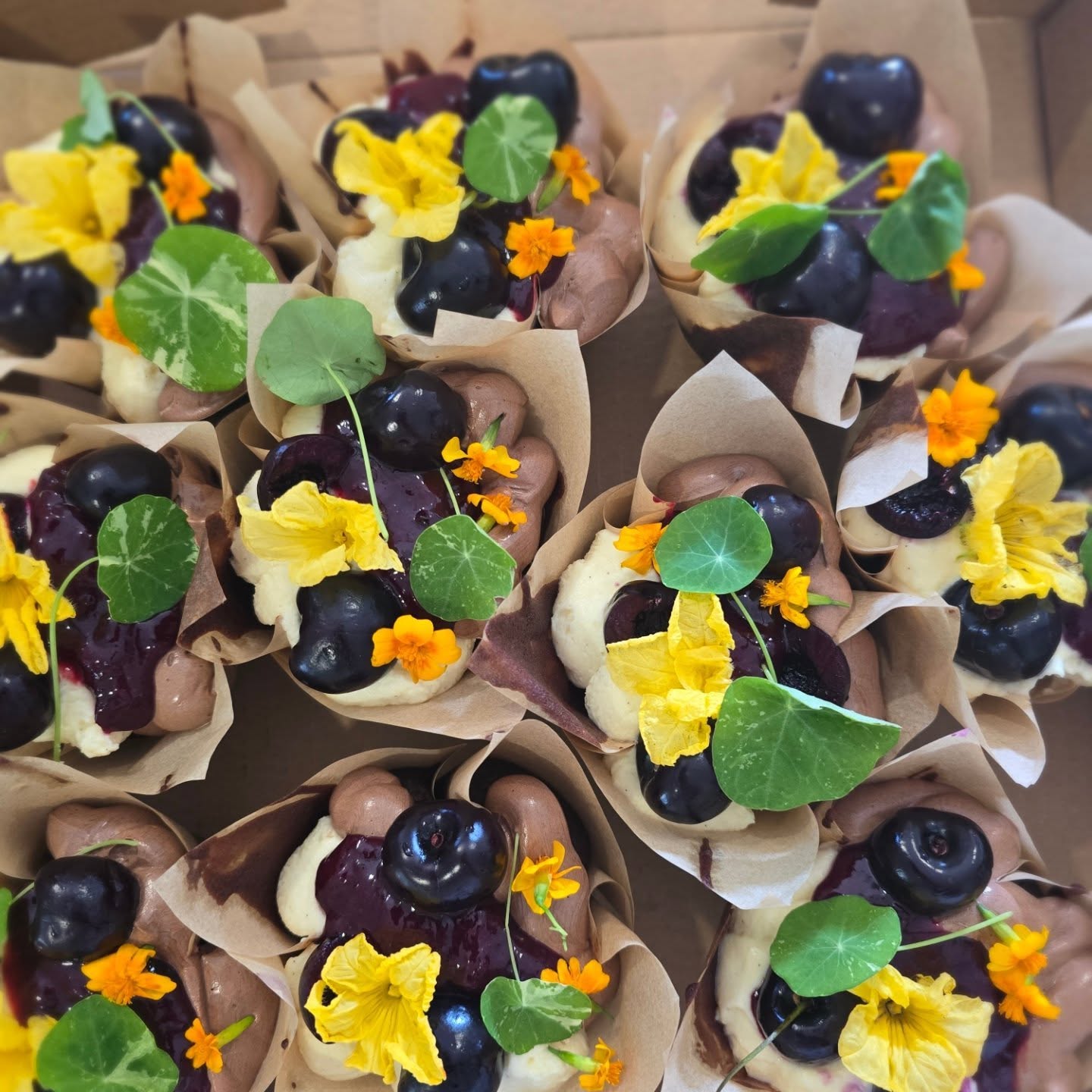 What a fab day at @pateleymakersyard market ✨️
So many brilliant artisan makers & artists in one spot - annnd we sold old! 🫶🏻
Huge thanks to everyone who came by to grab a cake or two ☺️
#layerd_cakes #eatgoodcake #freshbakes #freerange #regenerativefarming
#fullflavour #allbutter #handmade #artisanbakes
#yorkshirefoodanddrink #indiebusiness #pateleybridgecakes #nidderdalecakes #cakesofinstagram