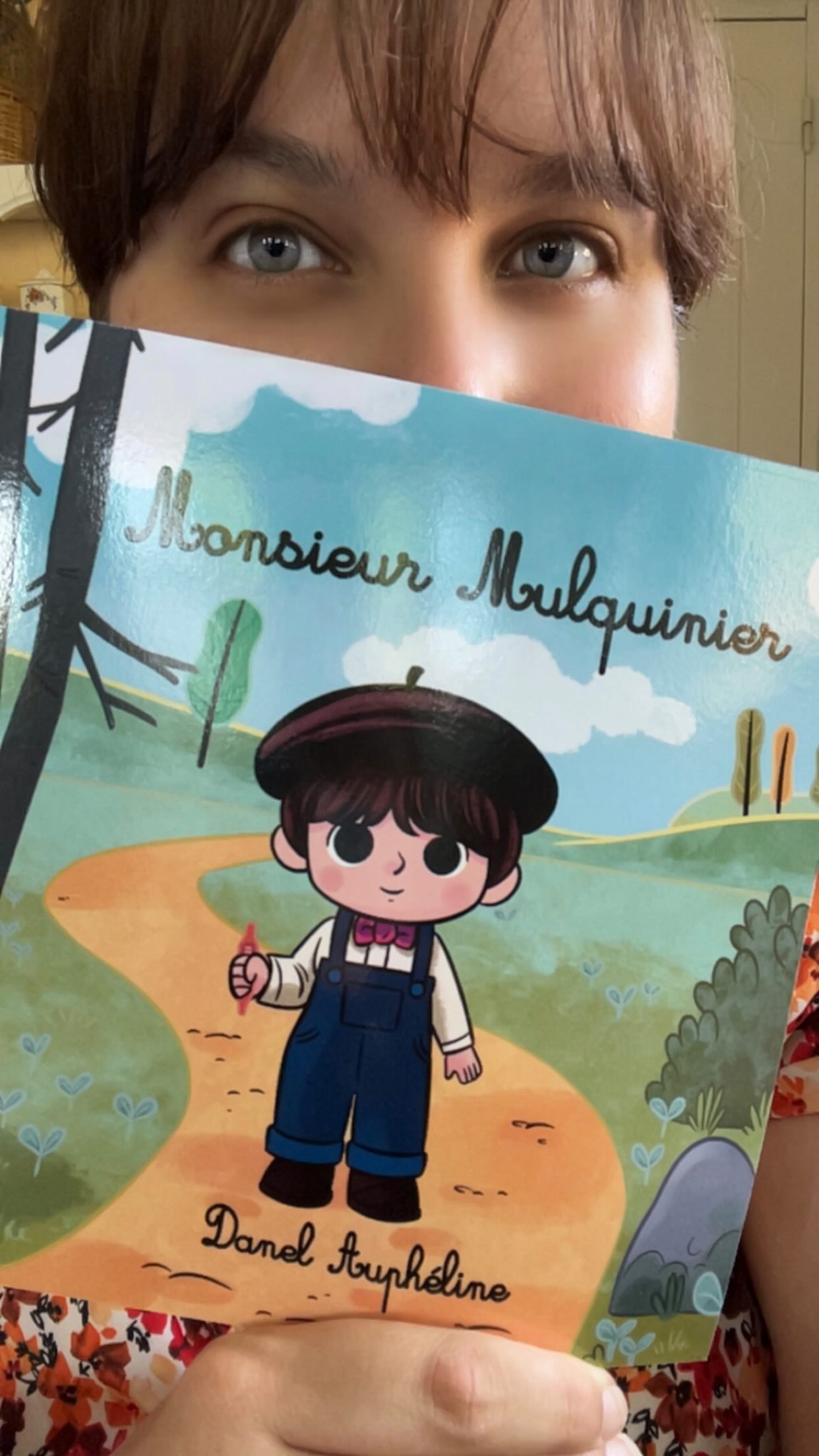 un petit colis… et un grand moment 💌📚
mes tout premiers livres sont arrivés ! 🥰
.
.
tu as commandé ton exemplaire ?
.
#joiedecreatrice #premierslivres #bonheur #creation #histoiredetextile #atelier #passion #artisanat #mulquinier