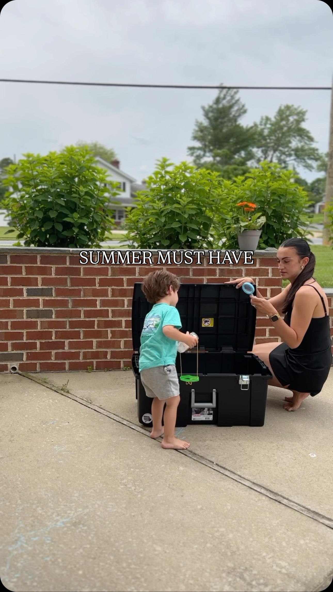 easy way to keep your summer toys and activities ready to go! 🥍⚾️⛳️🤿🎣 whether it’s the beach, pool, or boat the @sterilitecorporation Foot Locker makes it easy for your family to stay prepared! #SummerSecured #sponsored #Sterilite #Sterilitenation