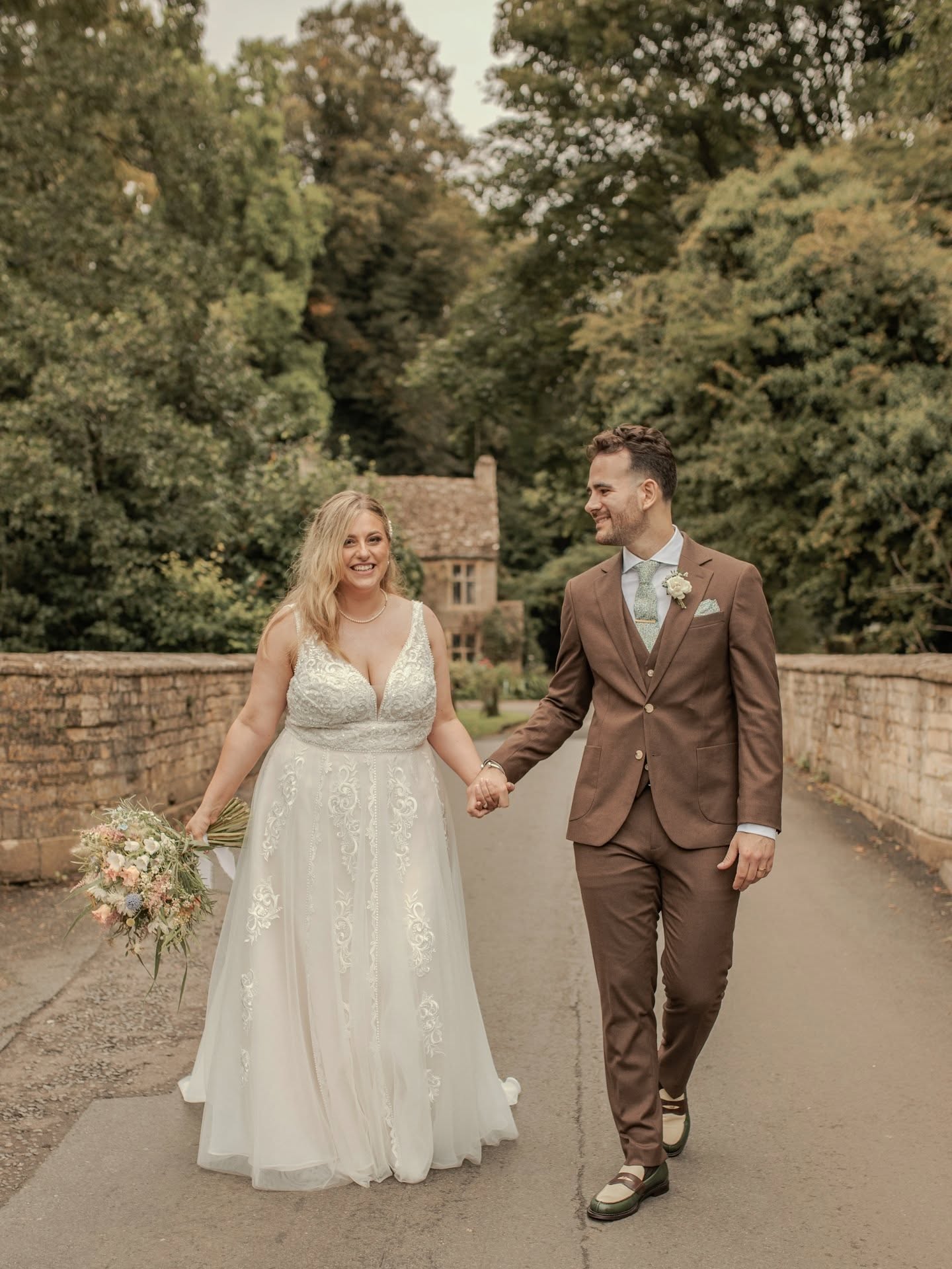 I have just 3 more weddings of the summer left before a little rest, ready for the Autumn weddings. I feel this year has just flown by! 🤎
#weddingphotographer #ukweddingphotographer #cotswoldwedding #cotswoldweddingphotographer #wildthymeandhoneywedding #cirencesterwedding #gloucestershirephotographer #gloucestershireweddingphotographer #oxfordshireweddingphotographer #cotswoldweddingvenue