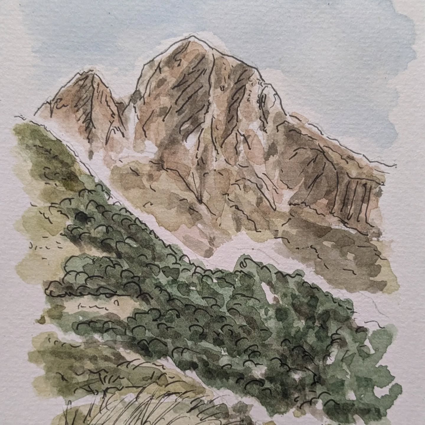 JV05 - Grand Tour Ariégeois
Cabane d'Aula - Gîte d'Esbintz
Une journée bien plus cool aujourd'hui, je pars donc l'esprit tout léger pour la grande descente qui m'attend dans le vallon de près de 10km.
Le midi, petite pause à la rivière avec baignade 😎
Même si l'orage était bien prévu (et avéré avec petite averse en prime), point de stress car j'avais réservé un gîte plutôt situé en vallée. Sa réputation se transmet de randonneurs en randonneurs, tant pour son accueil que sa cuisine de produits frais et produits sur place ! (Et c'est amplement mérité et confirmé après le super dîner qu'on a eu ! + Mention spéciale pour la glace à la verveine et au sureau)
Après donc la journée à forte tension dramatique d'hier (entre gros déniv, chaleurs suffocantes, menaces d'orages et arrivée en apothéose dans le cirque), aujourd'hui c'était presque bucolique, à peine une rando, presque une flânerie !
C'est marrant comme l'état d'esprit peut complètement changer d'une journée à l'autre ! Je crois que j'aime autant les deux, avoir trop d'enjeux par étape deviendrait fatigant, trop chill tout le temps manquerait de piment !