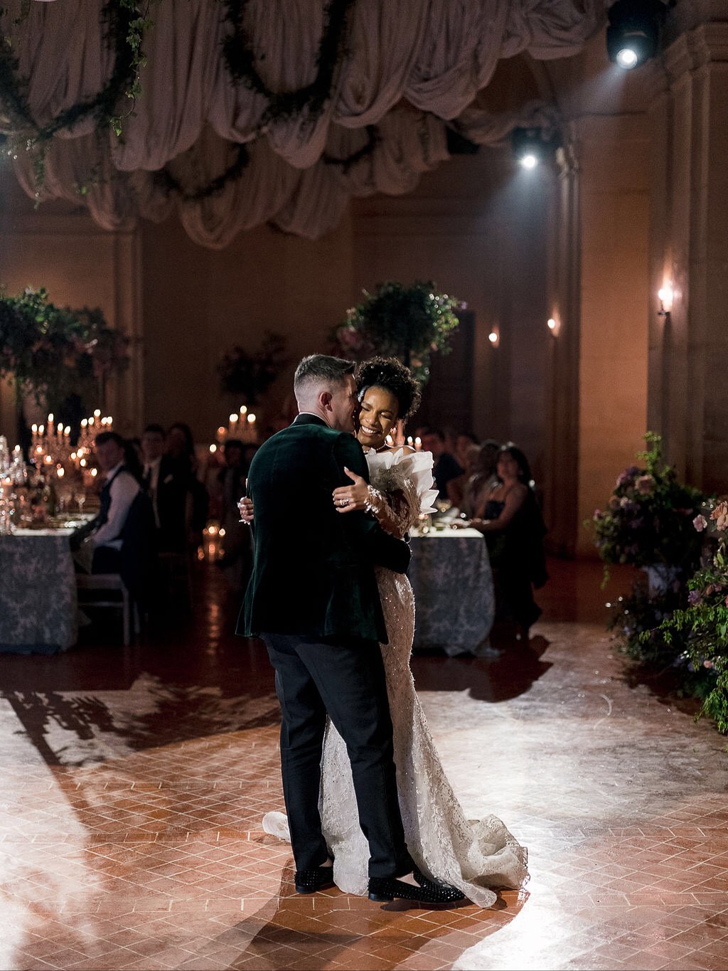 Rewind the nights with us, from the entrance to the first dance. Danae and Ian’s wedding dinner looked straight out of a fairytale.
With dramatic lighting and overflowing florals, their intimate reception moments unfolded in the beautiful historic setting of @chateaudevallery.
Definitely a night to remember.
Venue: @chateaudevallery
Photo: @gregfinck
Video: @zenfilmworks
Planning, design and production: @bonjourweddings.fr
Assistant coordinators: @charlotte_adt @joelleantounevents
Wedding dress: @eseazenabor
Pre and post wedding dresses: @rimearodaky
Groom’s attire: @dior @louboutinworld
Florals: @botaniquebazar
Paper goods: @emilybairddesign
Hair: @ciaracoiffure
Makeup: @beautybymaeva
Catering: @domainedesjardins
Cake: @syniesparis
Couscous: @l.oasis.orientale.paris
Officiant: @theparisofficiant
Live music: @ivana.string.quartet
DJ: @selecktive.official
Live painter: @eventillustrator
Rentals: @atawaevent @maison_options @velvetrendezvous
Technics and production: @bounz.events
Content creation: @goldy.house
Aerialist: @cara.chapman.aerial
Fire show: @supercho_show
Fireworks: @cduval77890
@drnaenae @advnturecaptlst