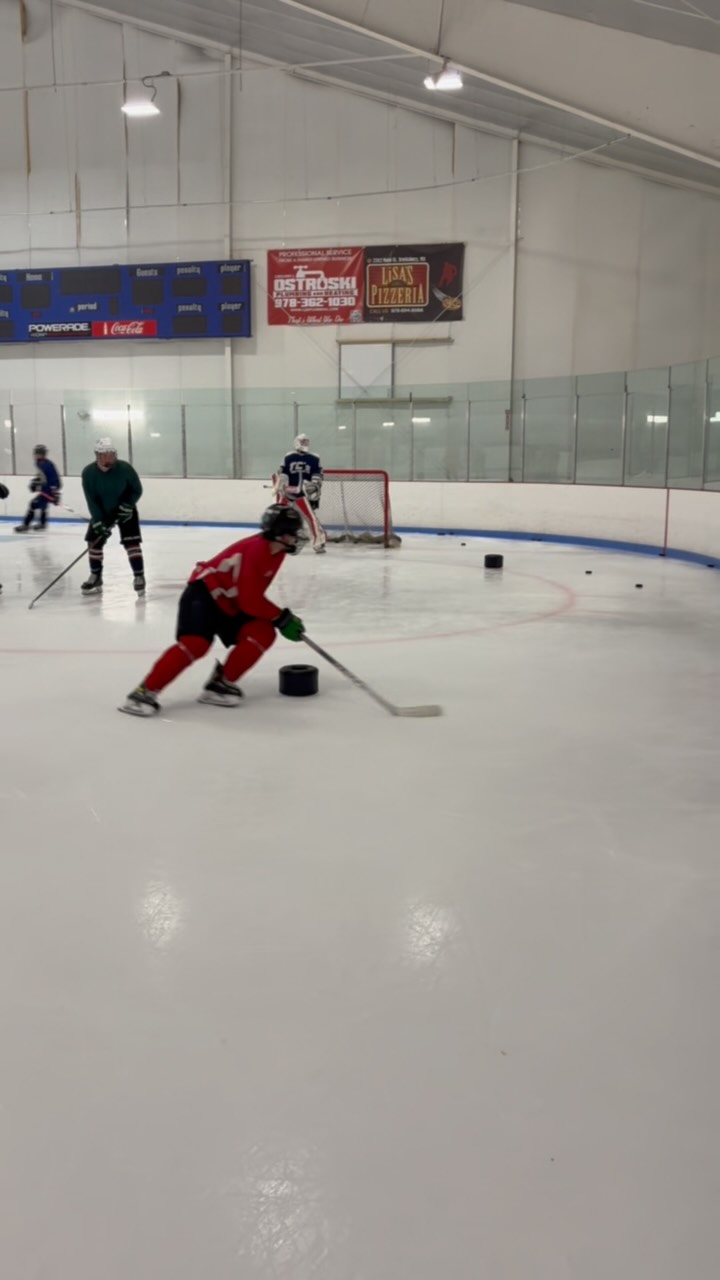 Day 2 is a wrap! Quick puck movements, quick footwork, body contact - check, check, check ✅✅✅
#tcs #tcstrainingcenter #icehockey #hockey #skating #powerskating #onice #quickfeet #quickhands #check