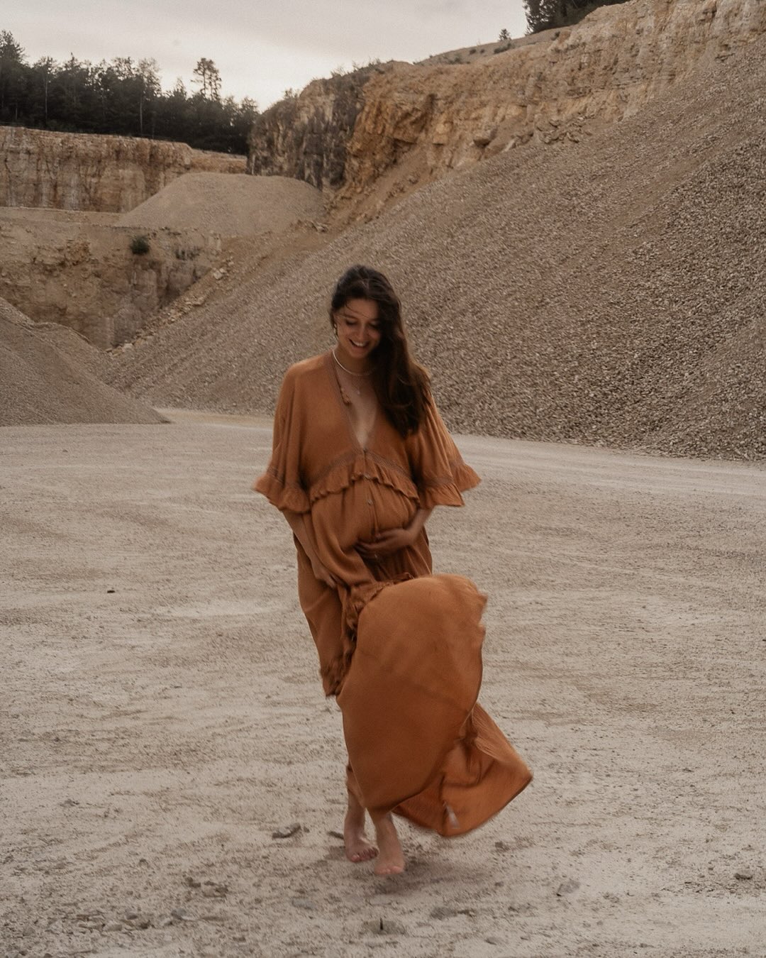 The magic of a baby bump – love growing stronger each day for someone you haven’t even met yet…
•
•
•
•
•
•
#schwangerschaftsshooting
#maternitysession #pregnancyphotography #pregnantbelly #thebeautyofpregnancy #babybauchbilder #schwangerschaftsshootingschweiz #babybauchshooting #schwangerschaftsbilder #maternityphotography #fotografinaaragau #familienfotografin #swissphotographer #fotografinaarau #schwangerschaftsfotografie #schwangerschaftsfotografin #schwangerschaftsfotos