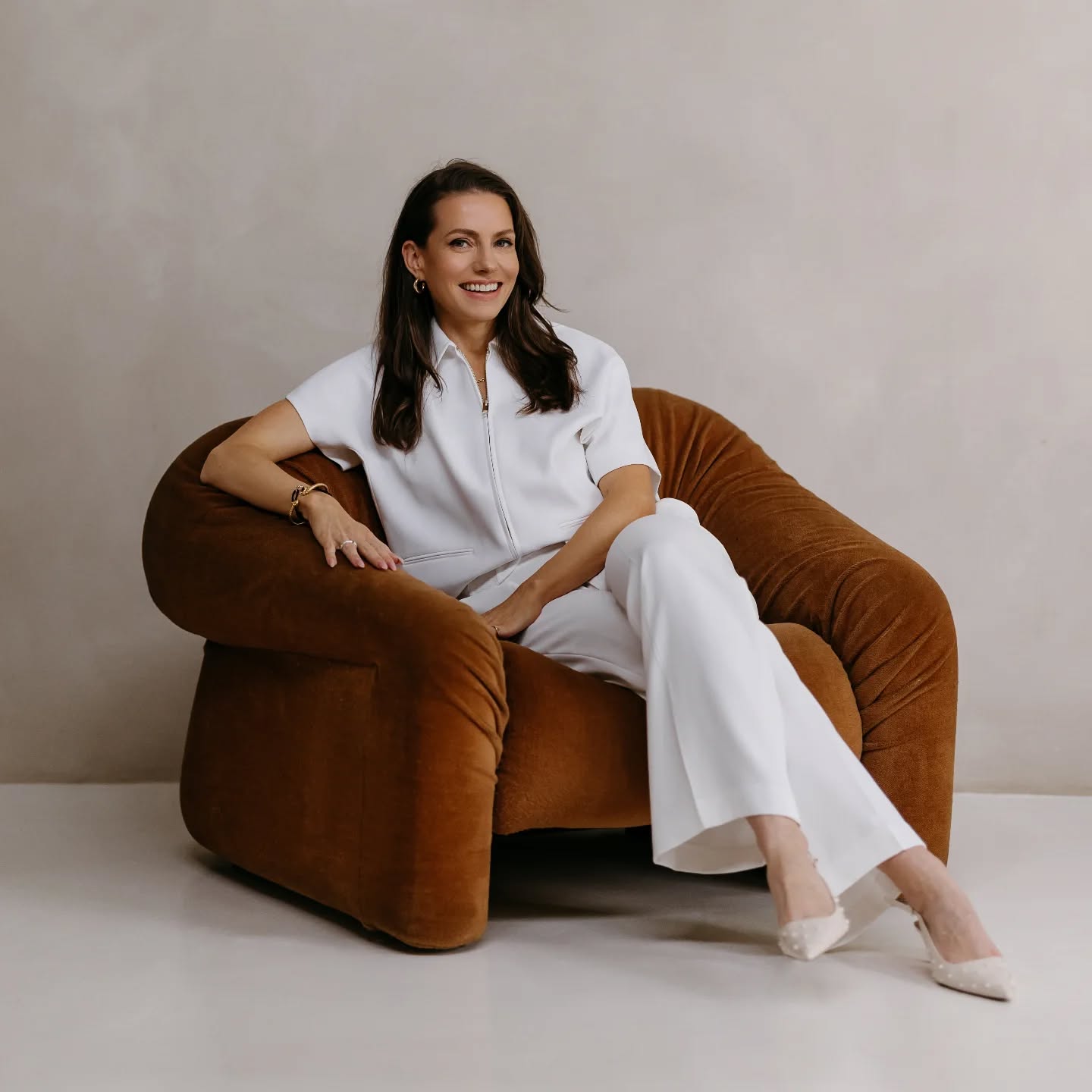 Allow me to (re)introduce myself — especially to those of you who are new here.
I’m Charlotte, founder and formulator of Comme Ça Skincare. ✨
I created this brand out of necessity — and a deep personal frustration.
My skin has always been extremely sensitive. I reacted to nearly every product I tried, even the ones claiming to be “gentle.”
At some point, I stopped searching and decided to start creating.
I trained as a skincare formulator and began developing my own products — with a deep focus on soothing, nourishing, and respecting the skin barrier.
That was six years ago.
Today, Comme Ça is a high-performance, clean skincare line — 100% natural, vegan, and consciously formulated for sensitive skin.
If you ever have any questions about our products, feel free to send me a message — I’m always happy to help.
•
•
📸 by @adore.agency.ams
#commecasaskincare #founderstory #sensitiveskinclub #luxuryskincare #cleanbeautybrand #barrierfriendlybeauty #veganbeauty #formulatedforyou