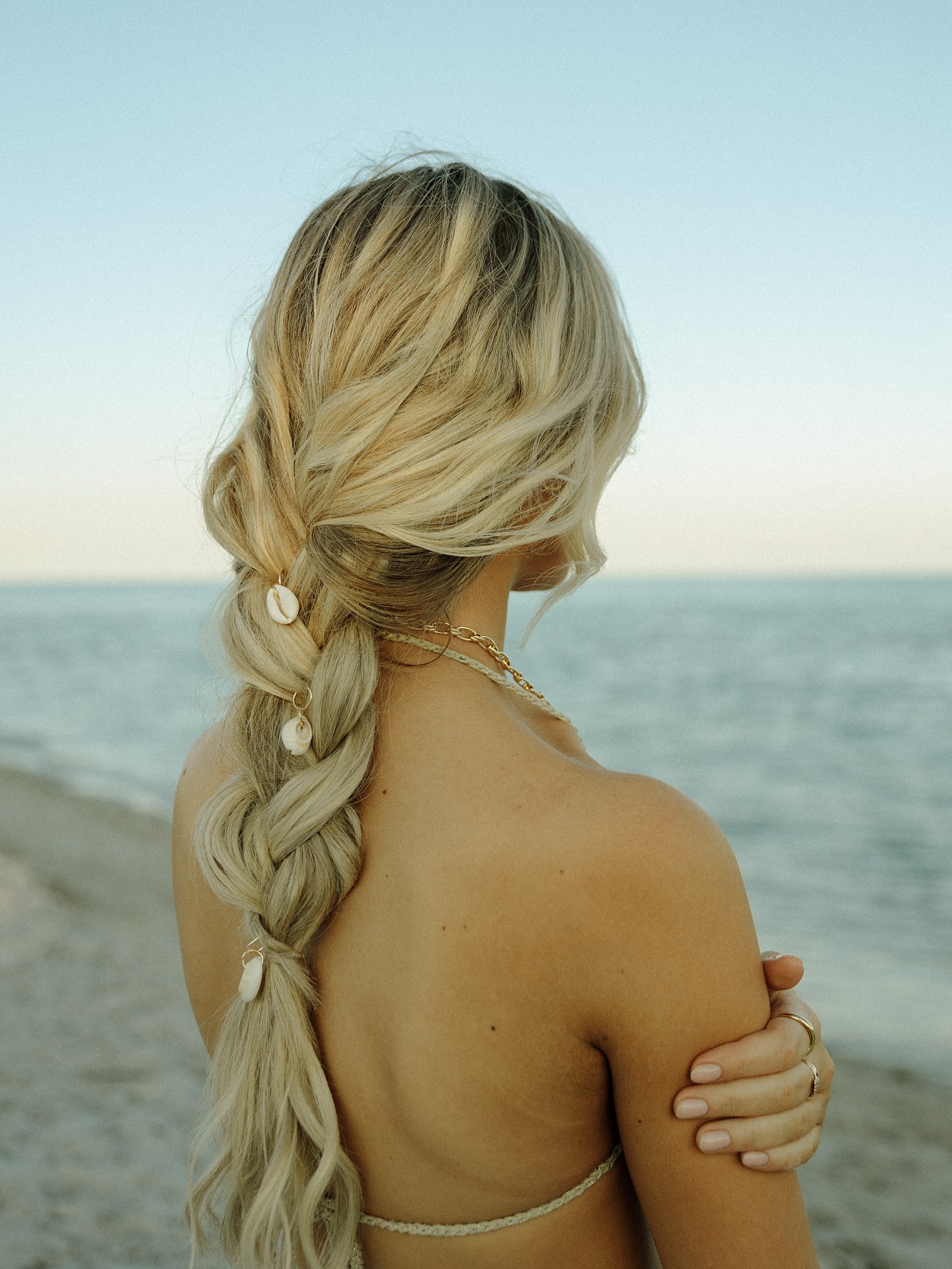 August calls for sandy hair 🐚🩵