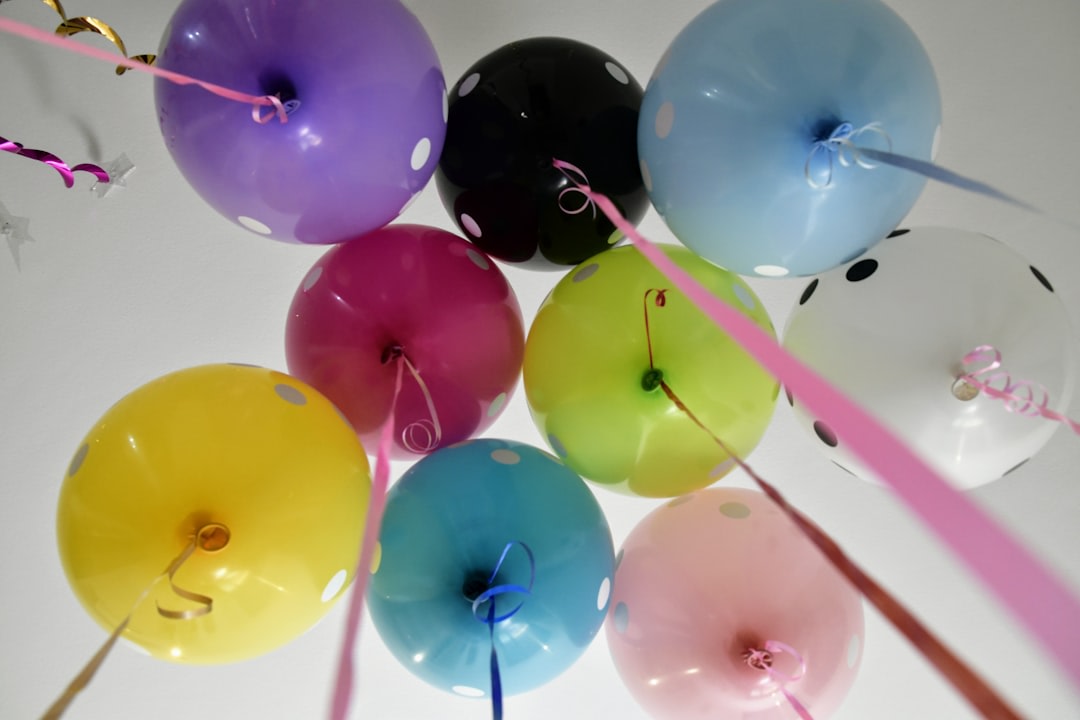 Have questions about balloon tails? We’re here to help! Drop us a message! 🎉💌 #EventPlanning