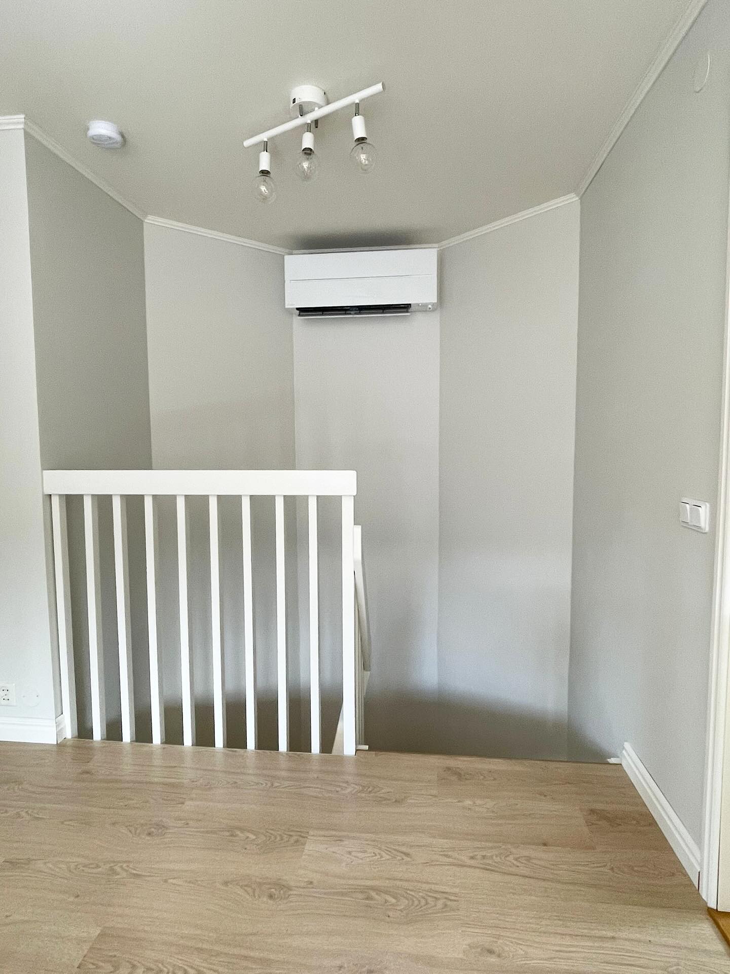2st Mitsubishi Hero LN35 installerade i Järfälla! Specialbeställda plåtkanaler för att mer diskret rördragning👍🏻
Självklart är el-installationen fast och utförd av vår egna elektriker ⚡️
Är du också intresserad av att veta vilken lösning som passar ditt hem eller verksamhet bäst?☘️
Boka ett kostnadsfritt platsbesök🙏🏻
📞 08-7685577
✉️ Kontakt@bmekyl.se
