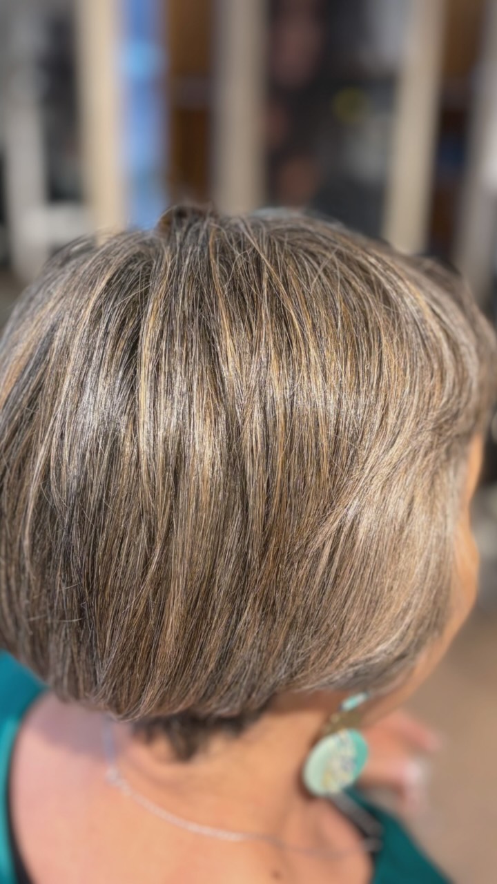 Porque las canas también pueden verse más iluminadas ✨
Horas disponibles para esta semana, escríbenos ☺️
Nos encuentras en 📍Carlos Antúnez 2015, esquina Pedro de Valdivia metro Pedro de Valdivia Providencia.