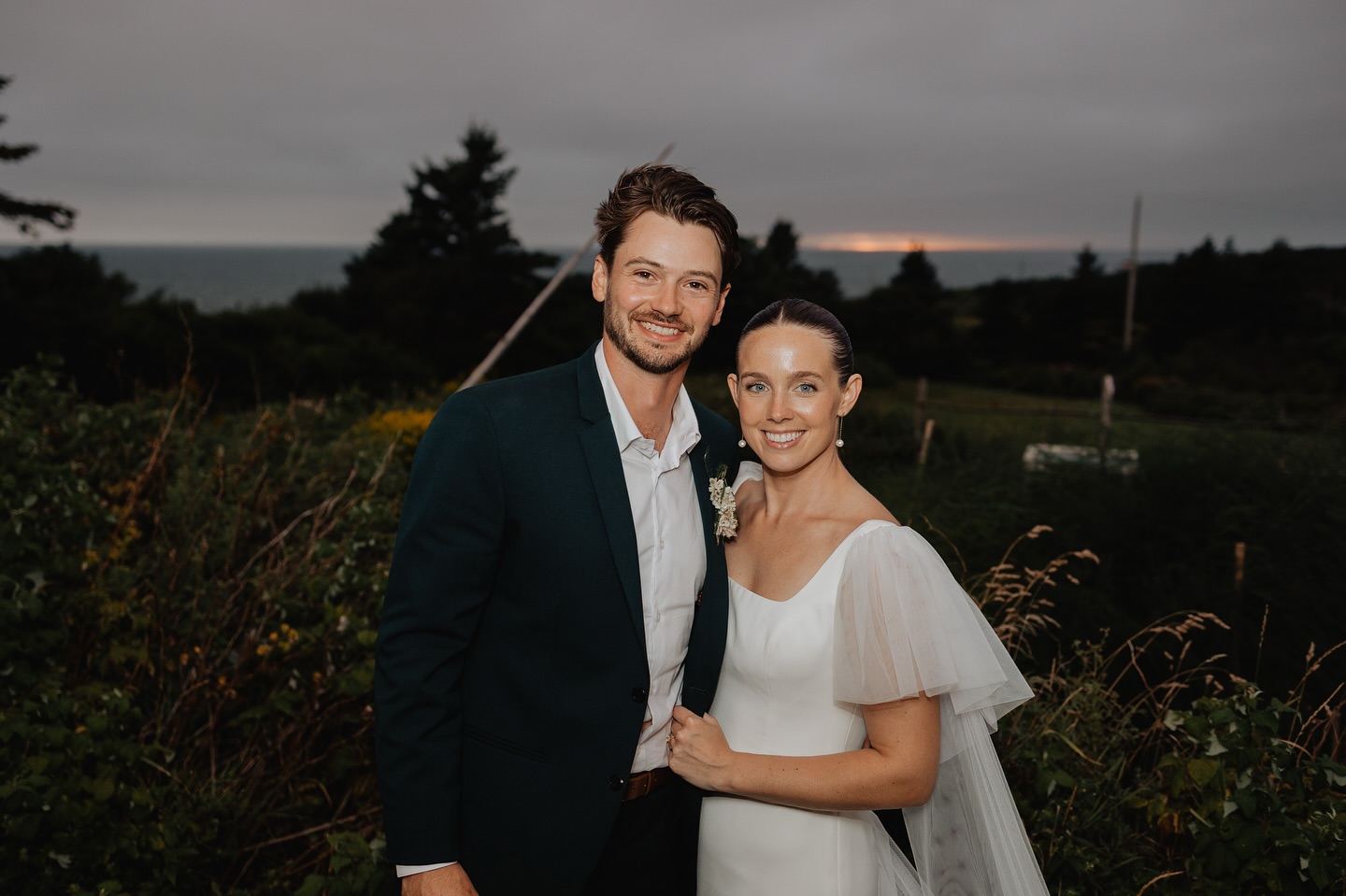 A couple of days late, but still sending all the love to this beauty and her beau on their first anniversary — the first of a lifetime of many. ❤️✨
📸: @dave_and_pring