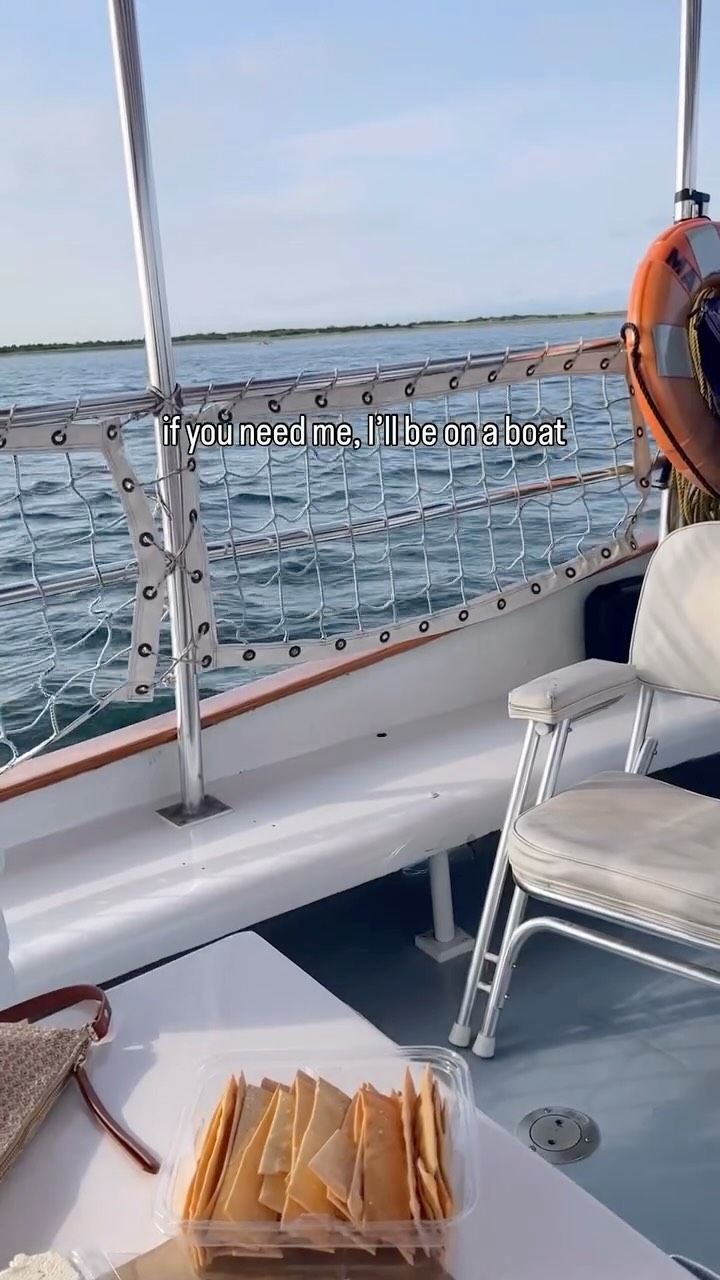 BRB, out of office and out on the water 🛥️☀️🌊
#nantucket #nantucketbywater #nantucketcruise #nantucketsummer #thingstodonantucket #nantuckettours #thingstodonantucket #nantucketactivities