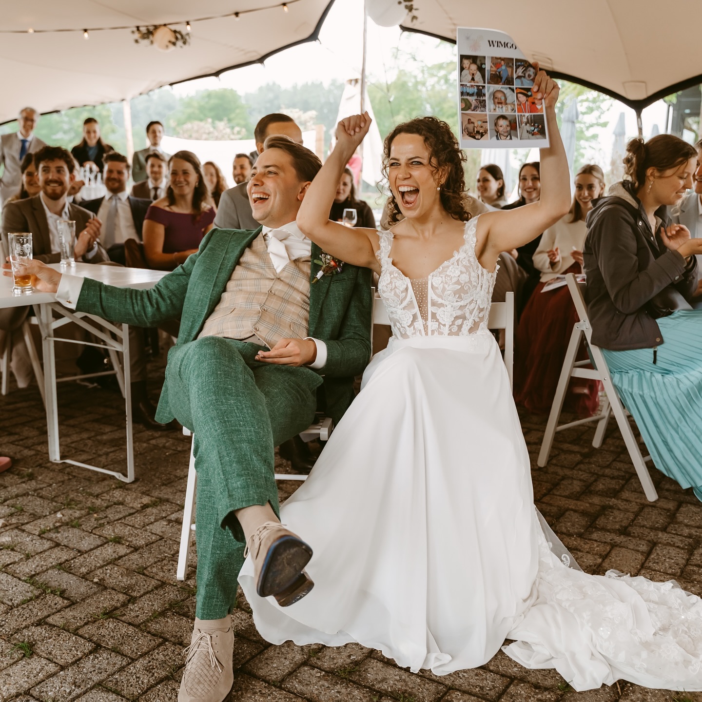 Dit was een heerlijk feestje! ✨
De regenachtige dag liet de pret absoluut niet drukken. Met al jullie lievelingsmensen om jullie heen kon de dag niet stuk!