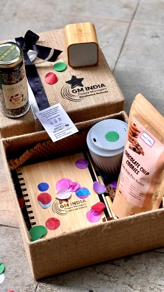 Another cap in Earth Calling's cap. We curated hampers for the Amdocs team event in Pune & Delhi!
#ecofriendlygifts #supportsmallbusiness #vocalforlocal #ecofriendly #smallstepsbigimpact #sustainablegifting #earthcalling