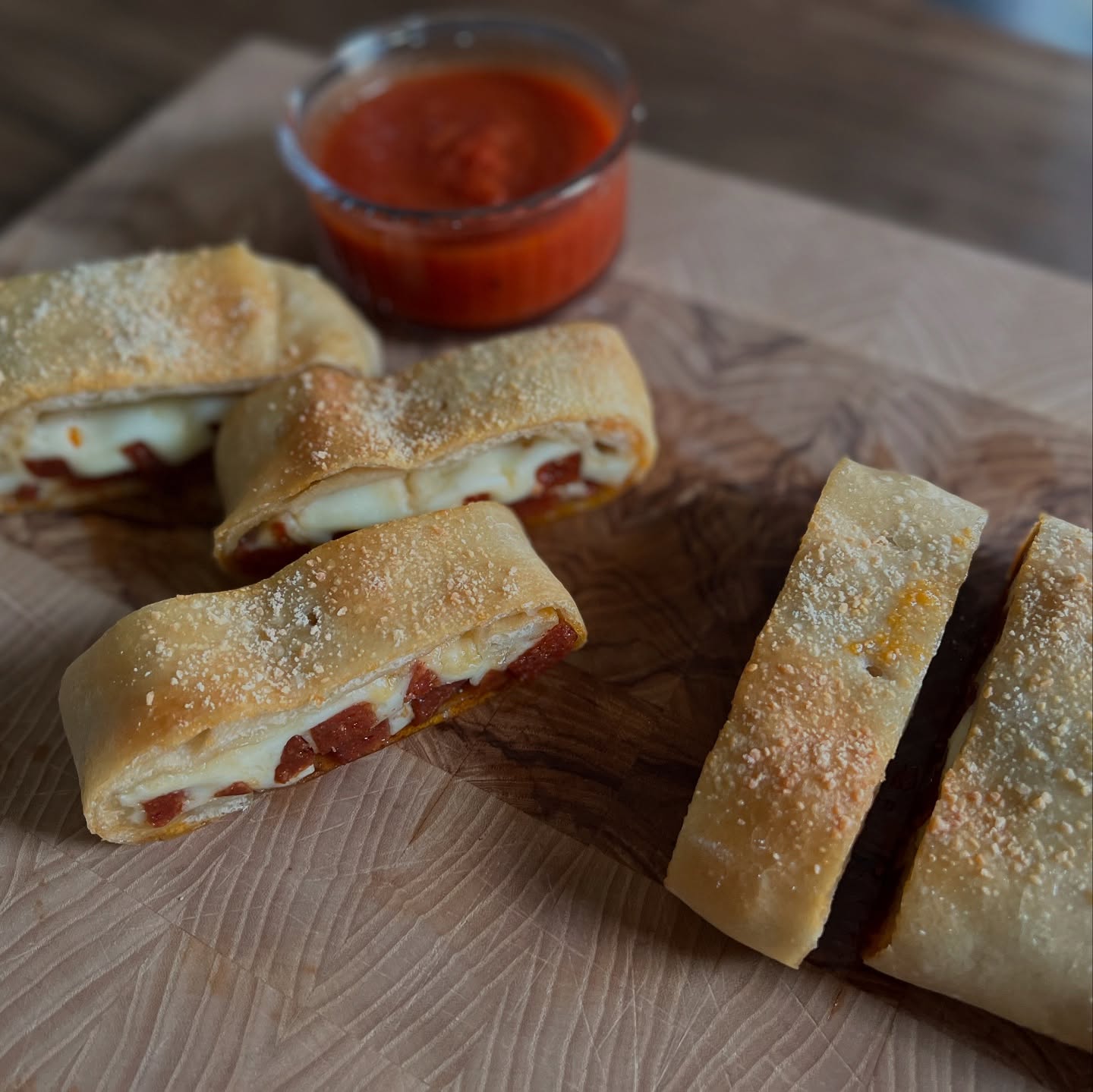 Midwest friends: what is a MUST HAVE food at any party or get together? I’m not looking for the most popular answer, I’m looking for the answers that if it’s not at the party, you’re bummed. Or the one you’re making sure you bring every time. This is research, not a fun poll 🤪 COMMENT BELOW! 🎤
#food #cooking #fun #partytime #midwest #midwestisbest #midwestliving #delicious #partyfood #midwestlife #party #partyfood #appetizers #cheese #comfortfood #yum #yummy #foodlover #foodie