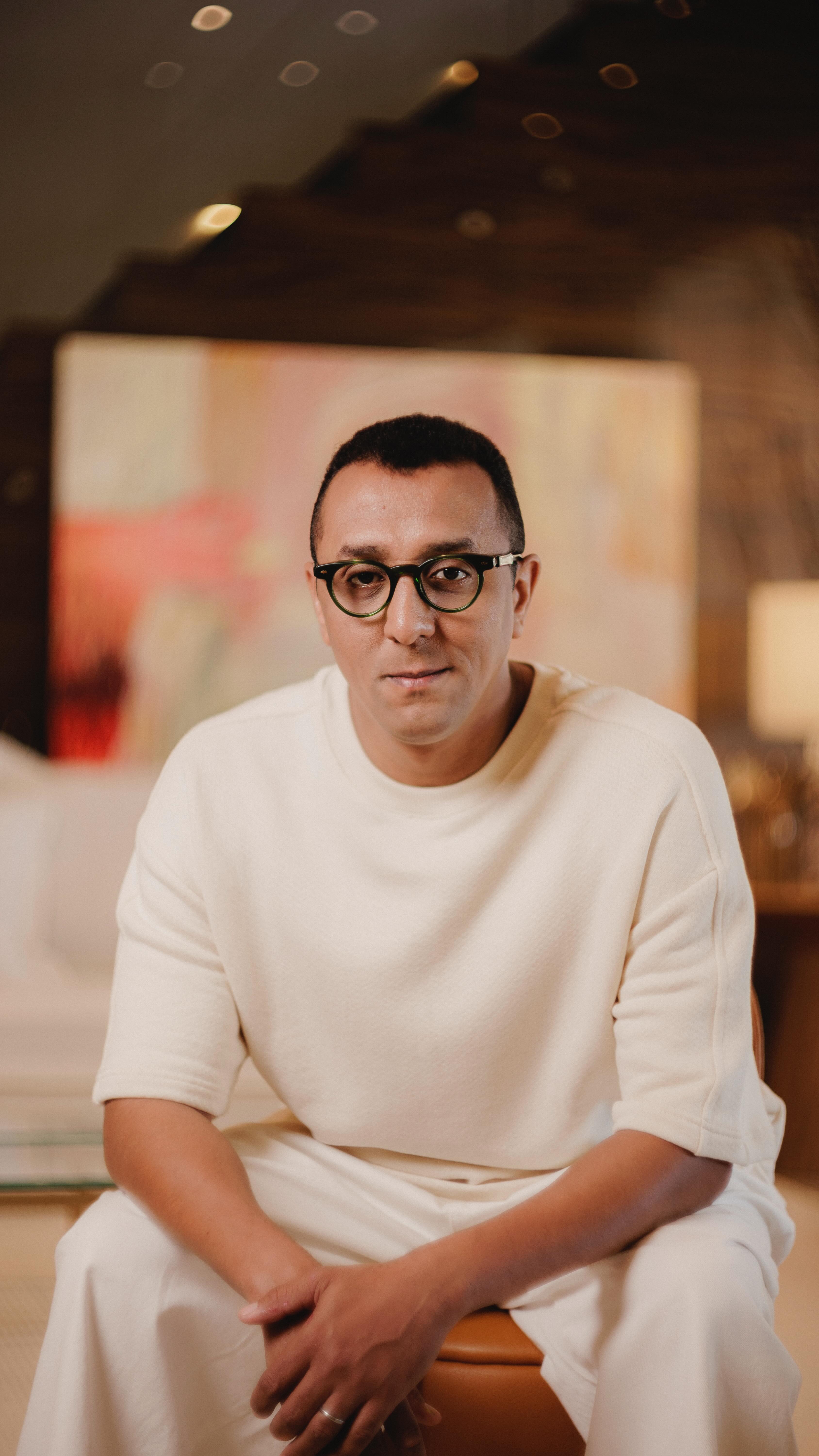 🎨✨ O Casahall recebe a arte de Diego dos Santos, do Estúdio Bezalel.
Com cores, traços e técnicas variadas, sua obra transmite esperança, amor e empatia, convidando o público a sentir e se conectar. 💛
🗓️ 19 a 22 de agosto de 2025
📍 Casahall Design Shopping | Av. do Estado Dalmo Vieira, 4770 - Estados, Balneário Camboriú - SC
👉 Programação em dwsemanadedesign.com.br
🎥 @joao.pedro.varela
Agradecimento especial à @sierrabalneario