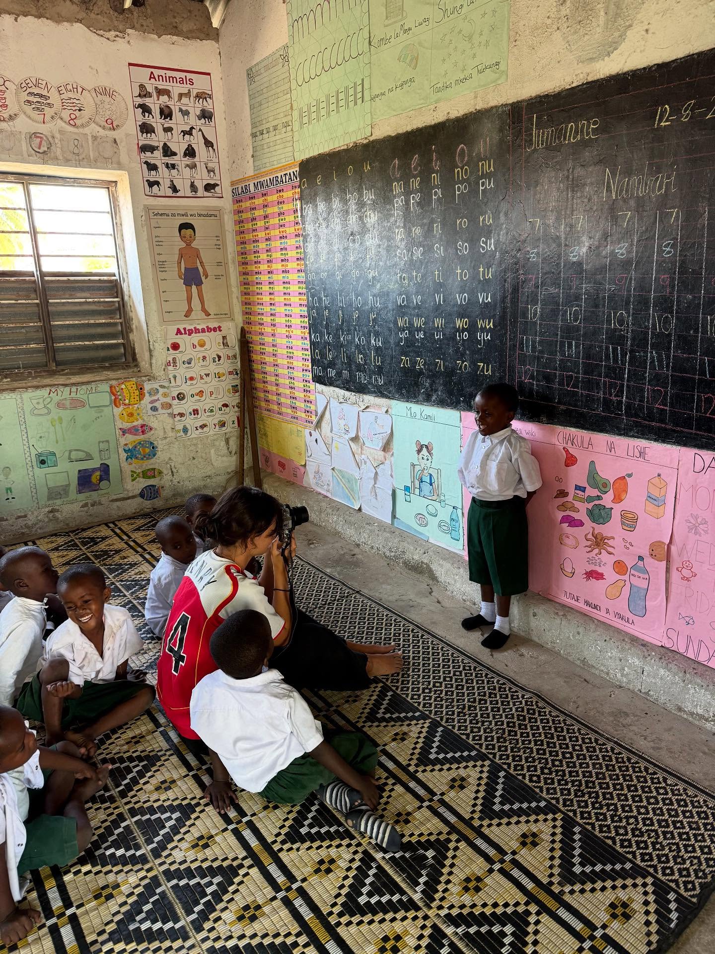 This week, one of our wonderful volunteers brought her camera to class📸 She captured beautiful moments of the children at school, so their parents can have a special memory to keep forever. We’ll be printing the photos and giving them to the kids to take home - a little snapshot of their school days💓