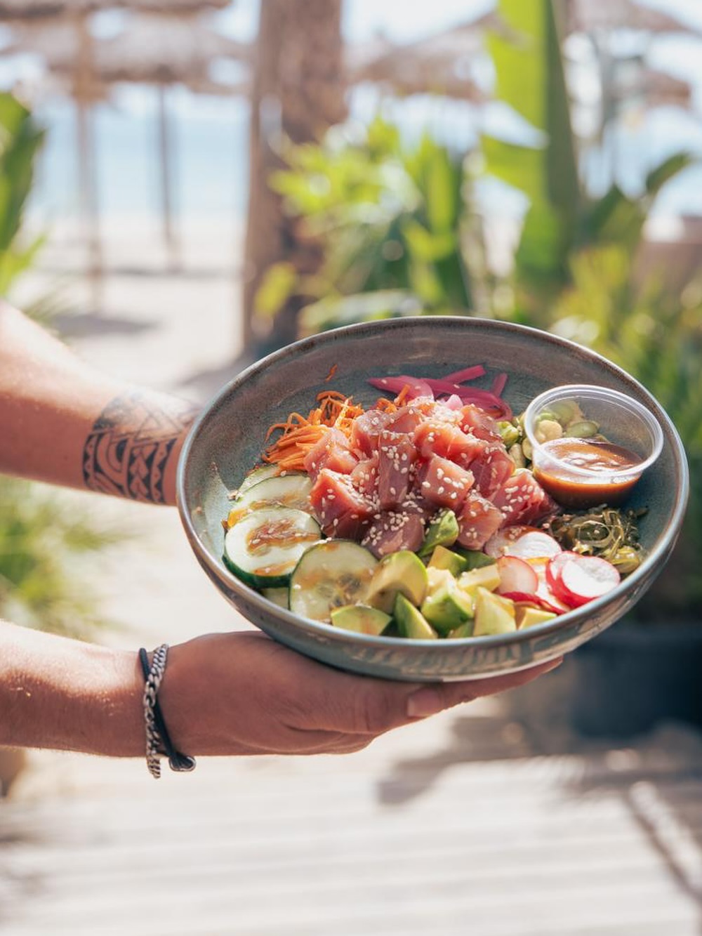 Poke Bowl vibes
Fraîcheur, couleurs et saveurs du bord de mer…
Du thon frais, de l’avocat, des légumes croquants et cette petite sauce qui fait toute la différence
À déguster face à la plage, les pieds dans le sable.
Nbc – Canet-en-Roussillon
#PokeBowl #FreshAndTasty #NaudoBeachClub #BeachVibes #HealthyAndYummy #FoodLovers #CanetEnRoussillon #EatFresh