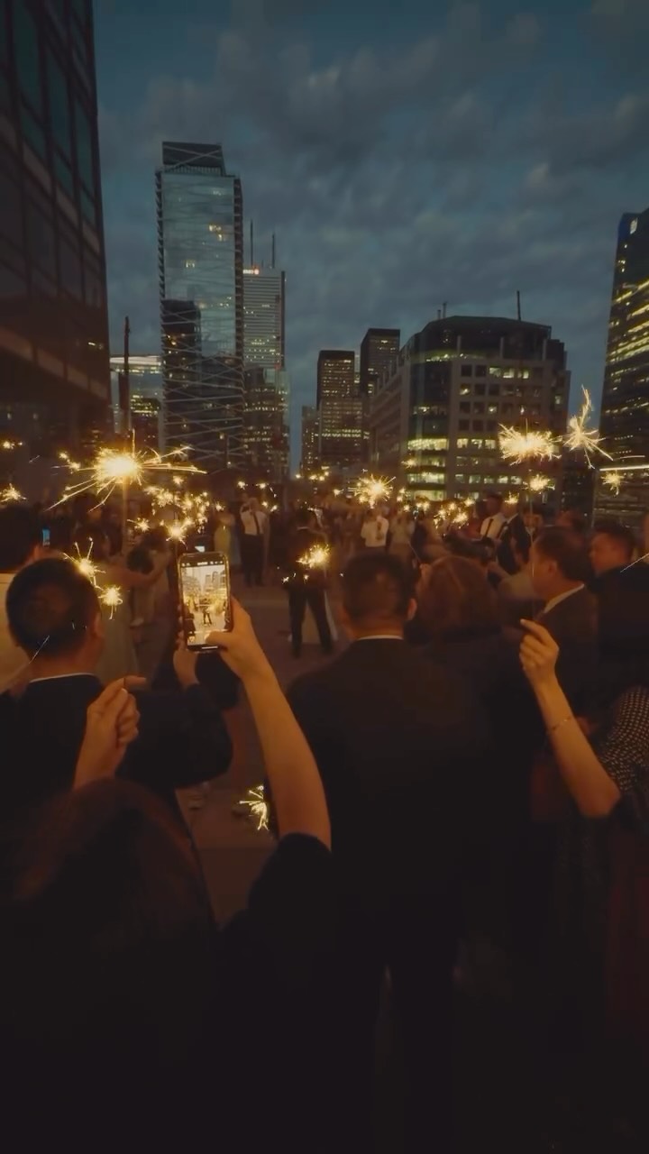 Sparklers lit up the dance floor as Michelle & Nick celebrated their beautiful wedding at Toronto’s iconic Malaparte. PictaBooth was there to capture every magical moment — from romantic first dances to laughter-filled group shots.
#torontophotobooth #photoboothwedding #photobooth #pictabooth