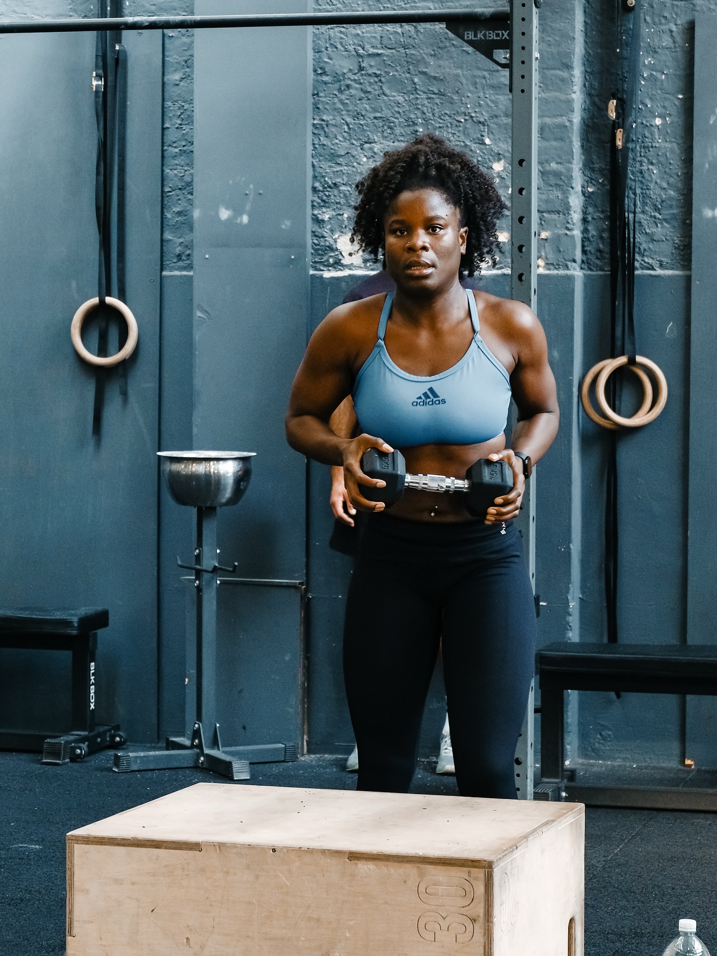 Not every session looks the same ,and that’s the point ! 👊🏾
Some days you’re lifting heavy. Some days it’s full send on the bike or carries. Other days, it’s slowing down to nail the basics 🤘🏾