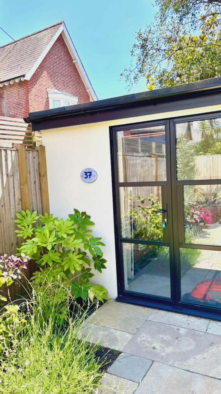 My client added this on to a bigger job recently, as I had some spare time left over.
In just 1 hour I categorised everything, making items more accessible and created more space.
I have a 6 week lead time, so please contact me sooner rather than later If you have a space for me to organise 🖤
#professionalorganizer
#professionalorganiser
#professionaldeclutterer
#thesecretorganiser
#beforeandafter
#hampshire
#southcoast
#decluttering
#getorganised
#organiser
#surrey