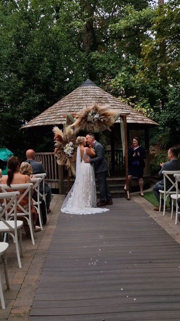 Yesterday I had the joy of capturing Charlie & Anton’s beautiful wedding at Moxhull Hall. From the stunning gardens to the warm laughter and heartfelt vows, every moment felt like it belonged in a fairytale. A day filled with love, family, and unforgettable memories
@charlottemailphoto
@charlieburdett1
@moxhullhall
@thefootmen_band