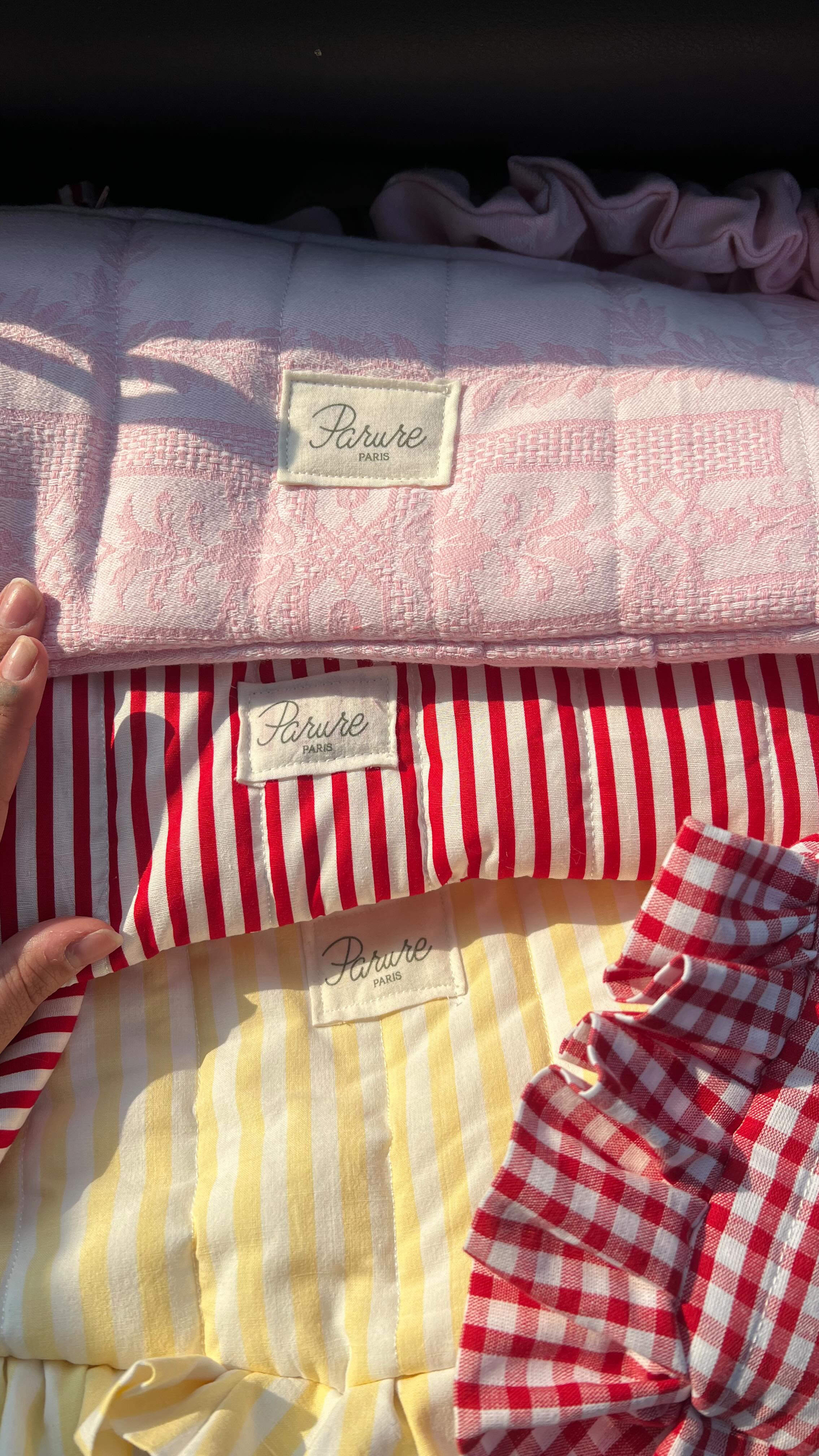 J’ai cousu que des pépites avant les vacances 👀
Déjà un mois et la marque ne fait qu’évoluer, merci infiniment pour le soutien que vous portez à ce joli projet, je suis très très très reconnaissant 🍋🩷 #smallbusiness #alternance #parureparis #upcycling #sacfroufrou #tendance #entrepreneurs