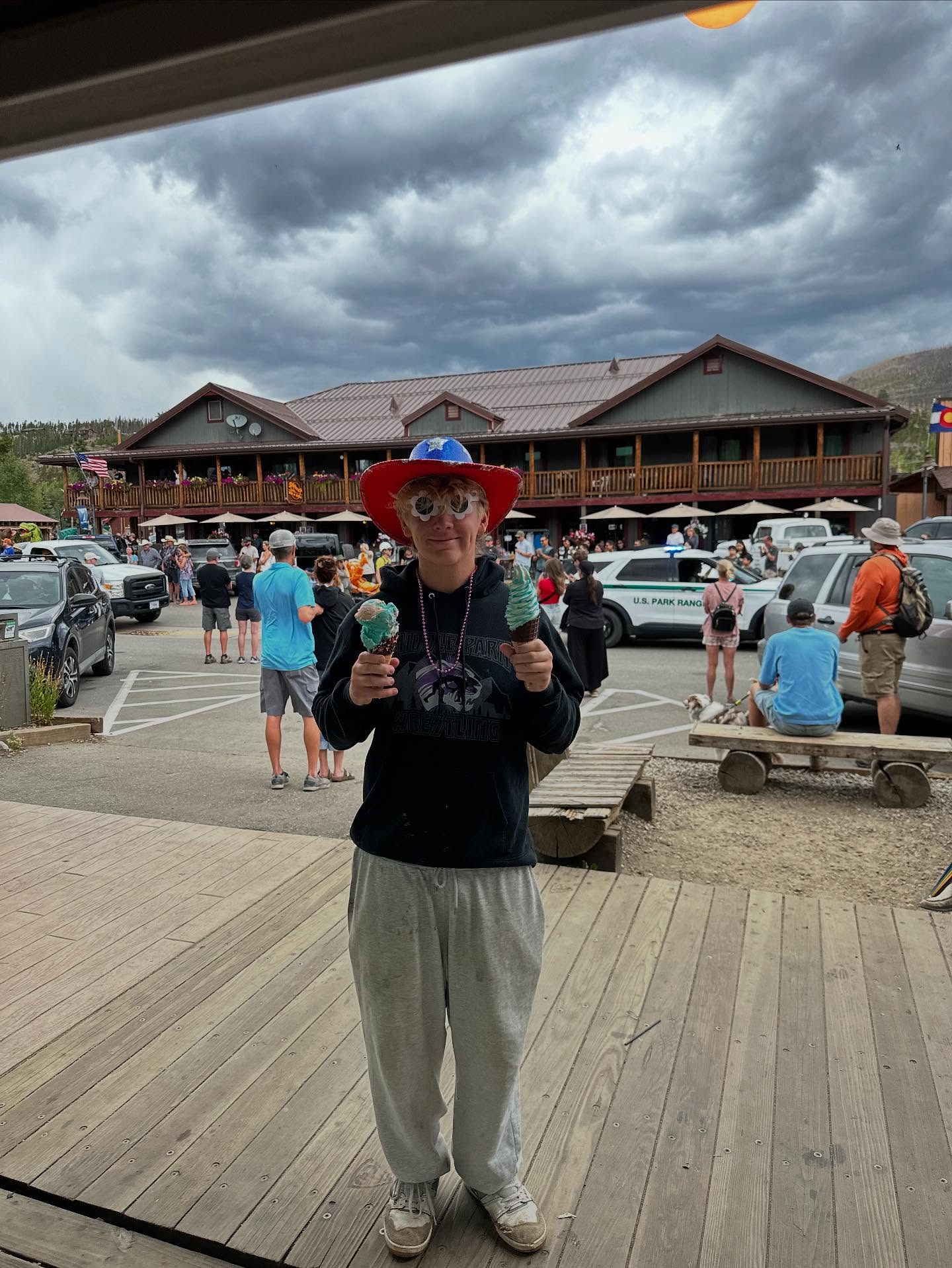 BUFFALO BBQ SUNDAY! W/ Jarrod, Kali & Logan! ___ #colorado #icecream
