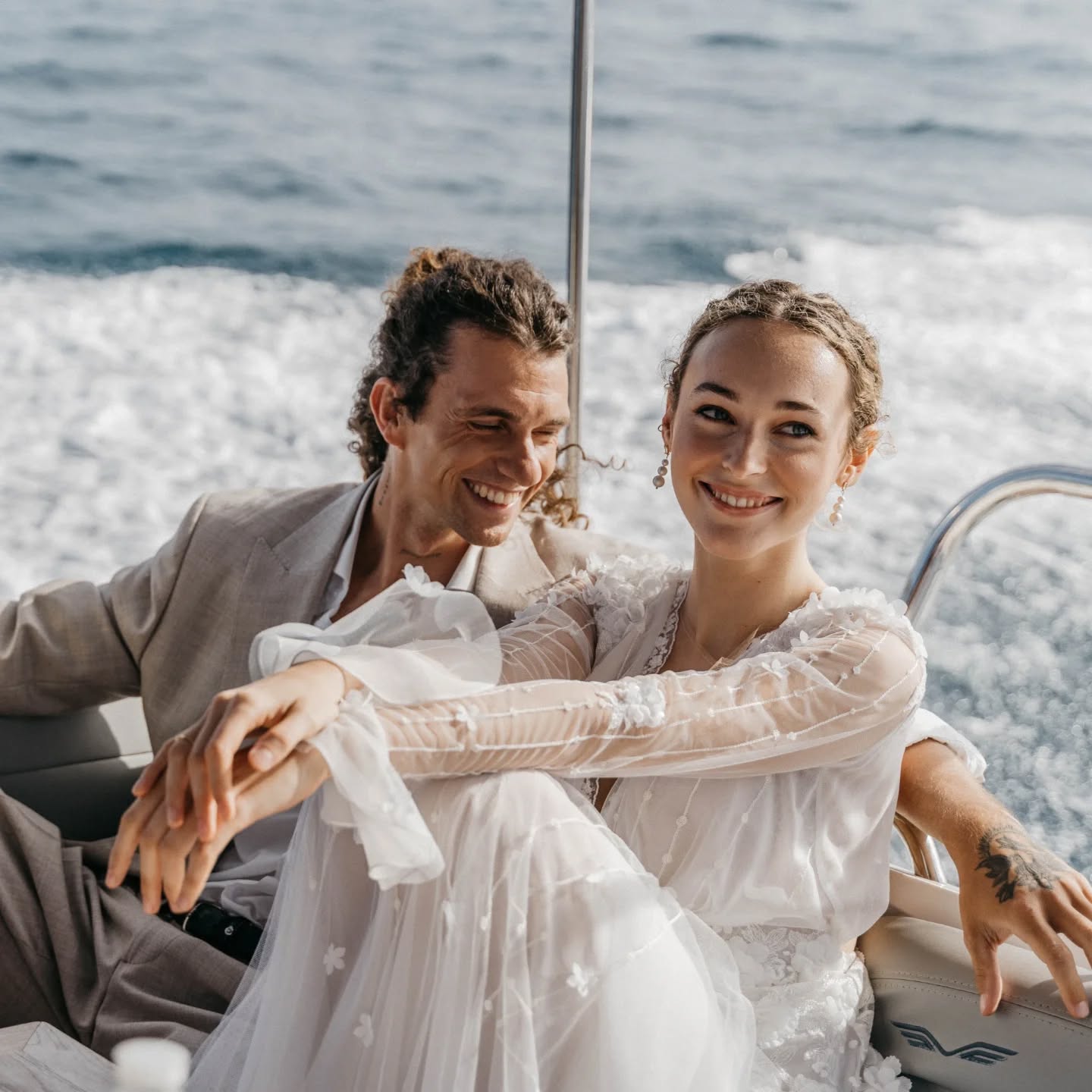 Mallorca Wedding vibes and the vibes I am going for ☀️🌊❤️
Wenn ihr an eurer Hochzeit so entspannt und happy seid habe ich alles richtig gemacht!
Ihr möchtet auch auf der Sonneninsel Mallorca heiraten? Dann meldet euch bei mir! ⬇️
📧 info@laceriseweddings.de
.
.
.
.
.
.
.
.
.
.
#mallorcawedding #mallorcaweddingplanner #destinationweddingplanners #heiratenaufmallorca
#mallorcahochzeit #weddingplannermallorca
.
.
.
.
.
.
.
.
.
.
Planning:
@grafikm_ @christin.waldhelm.weddings
@laceriseweddings
Fotographer: @katharinaschneider_photography
Model Couple: @professionalmodelcouple
Styling Bride: @mario.kren
Styling Groom: @mario.kren
Dress: @tatsaechlichliebe.brautmode
Men’s Suit: @becon.berlin
Flowers: @weddingdreams_mallorca_deko
Jewelery: @dalou_jewelry