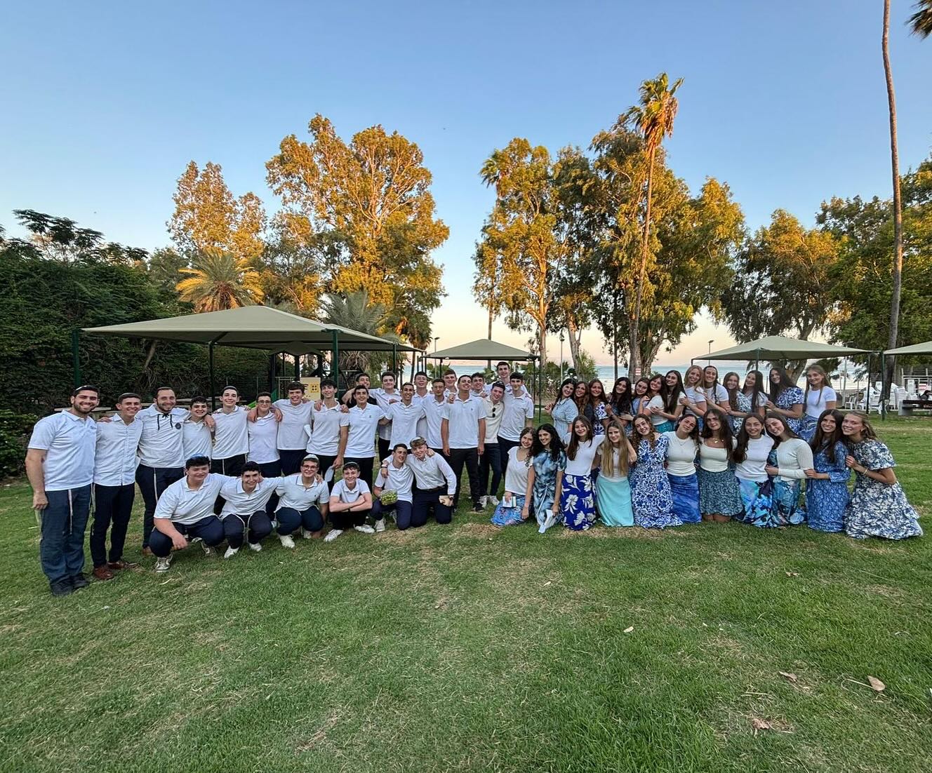This summer I had the amazing opportunity of directing two Mach Hach busses.
I had the Zechut of being with 100 incredible chanichim/tzevet who inspired me just as much as I hoped to inspire them.
Thanks to the generosity of a special donor, I was able to gift each one a Sefer. My hope is that this connection, and the inspiration we shared, continues to grow for years to come📖☀️🙌🏼