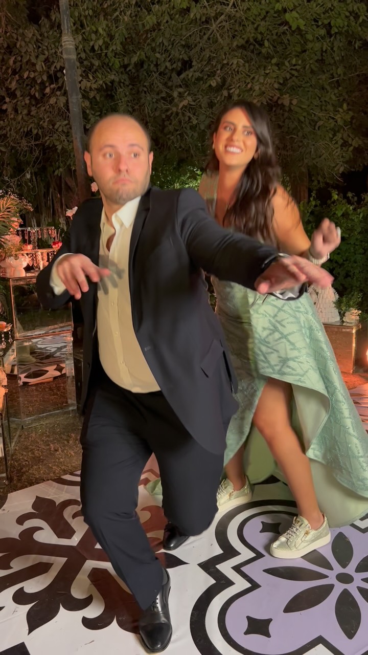 JoyBooth: Because your wedding pics deserve to be as epic as your dance moves!"
ุงูุทู ูุงุฎู couple โค๏ธ