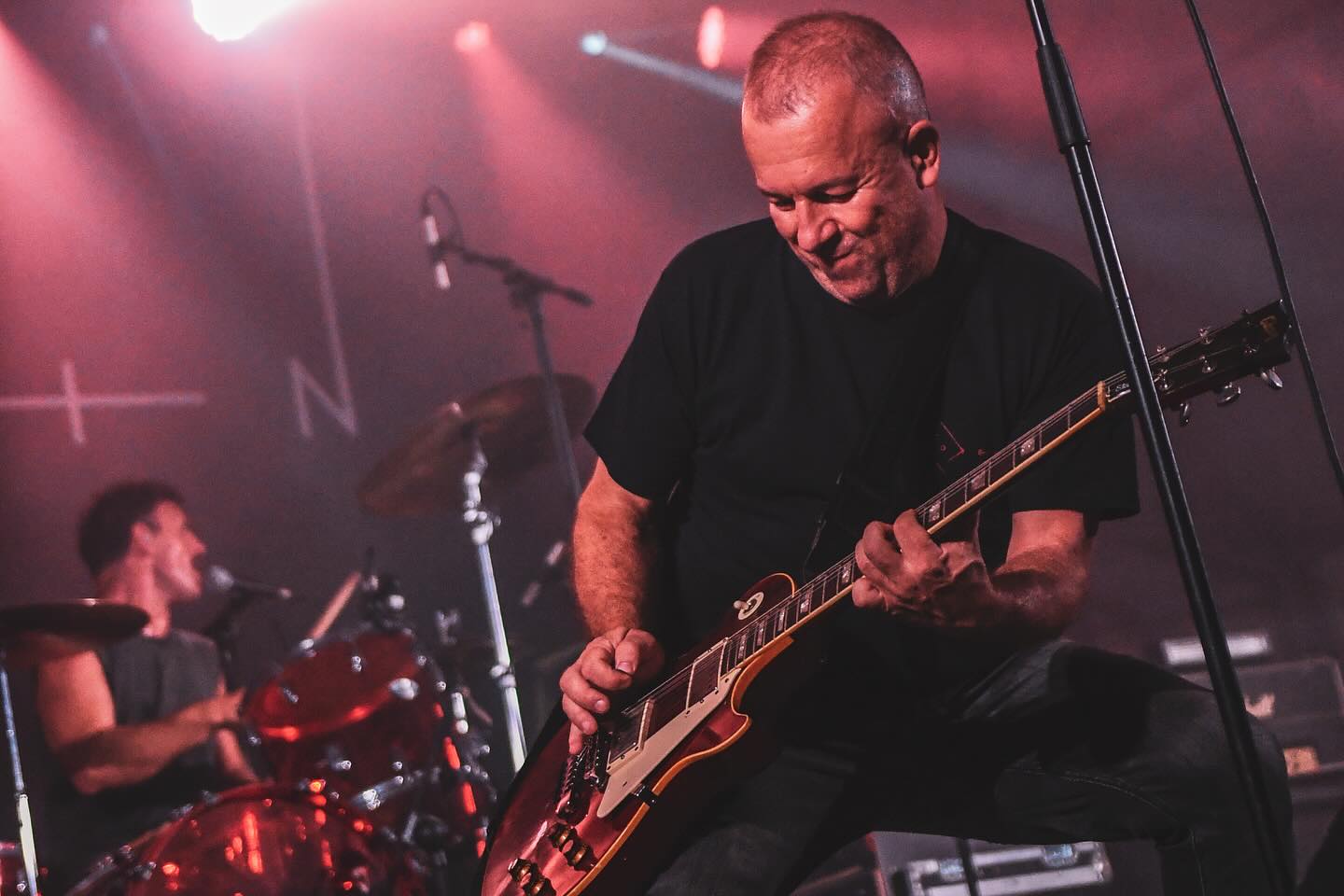 ESKERRIK ASKO ONDARRU!
Atzo beste behin azkenekoz Portuko Ranoin sentitu genuen energia eman zeniguten. Oso eskertuta oraingo honetan ere! Etq plazer hutsa Delirium Tremens taldeko lagunekin oholtza konpartitzea. Aupa ekipo!
Ayer nos volvisteis a dar la energía que recibimos la última vez que estuvimos en Portuko Ranpi,”. Muy agradecidxs esta vez también!
Y un gran placer compartir escenario con los amigos de Delirium Tremens. Aupa ekipo!
Hurrengoak/Siguientes
09/05 Artea @ Plaza (Jaiak)
11/08 Gasteiz @ IAK Kulturgunea + Zea Mays + Mursego + Eraso! + Nakar + Miren Narbaiza, Joseba Baleztena, Ander Mujika
📷 @eideriturriaga