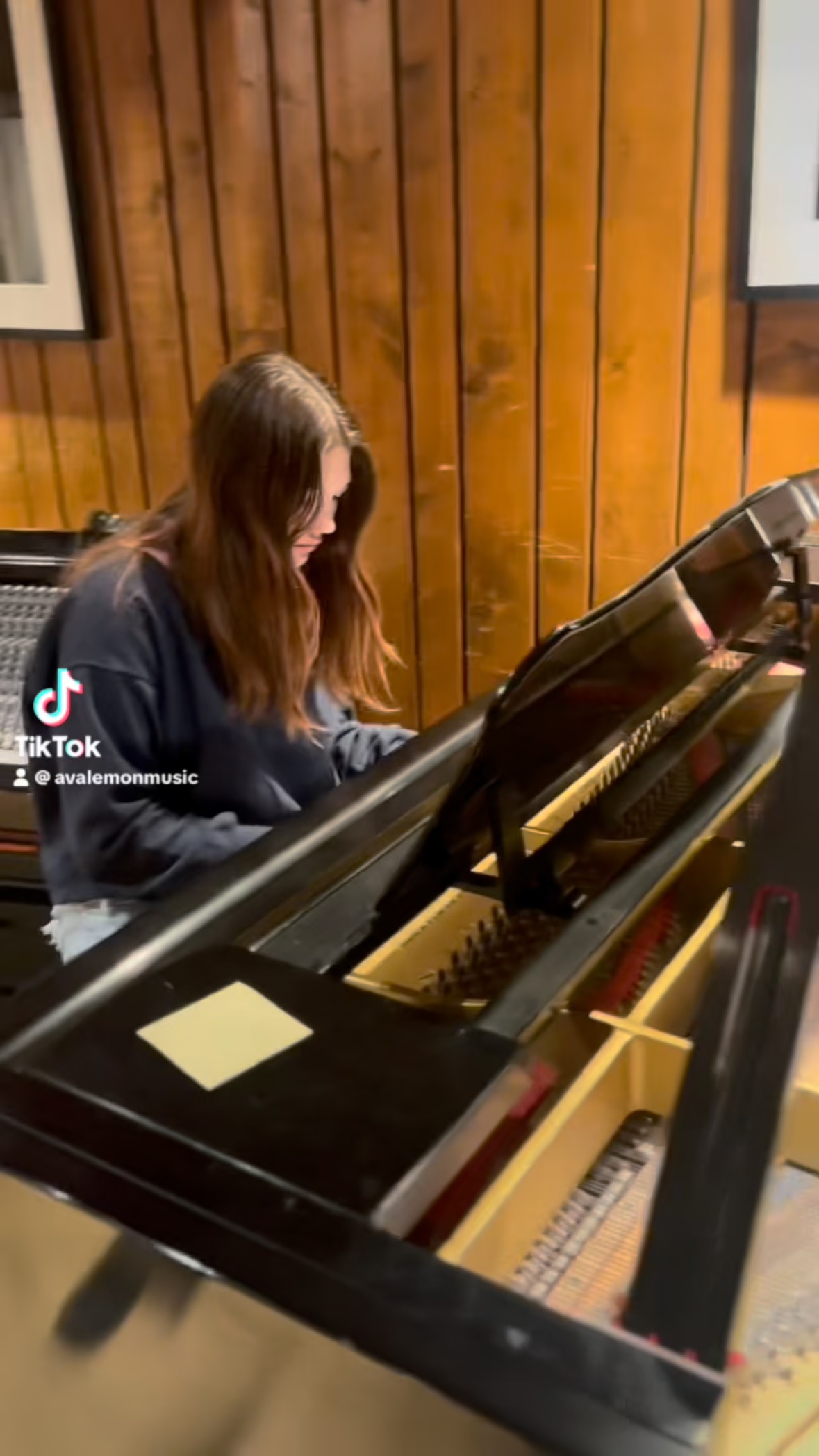 Piano part to “Everything Changes” recorded at blackbird Studios! Song is dropping 5 days! #blackbirdstudio #singersongwriter #piano #original #newrelease