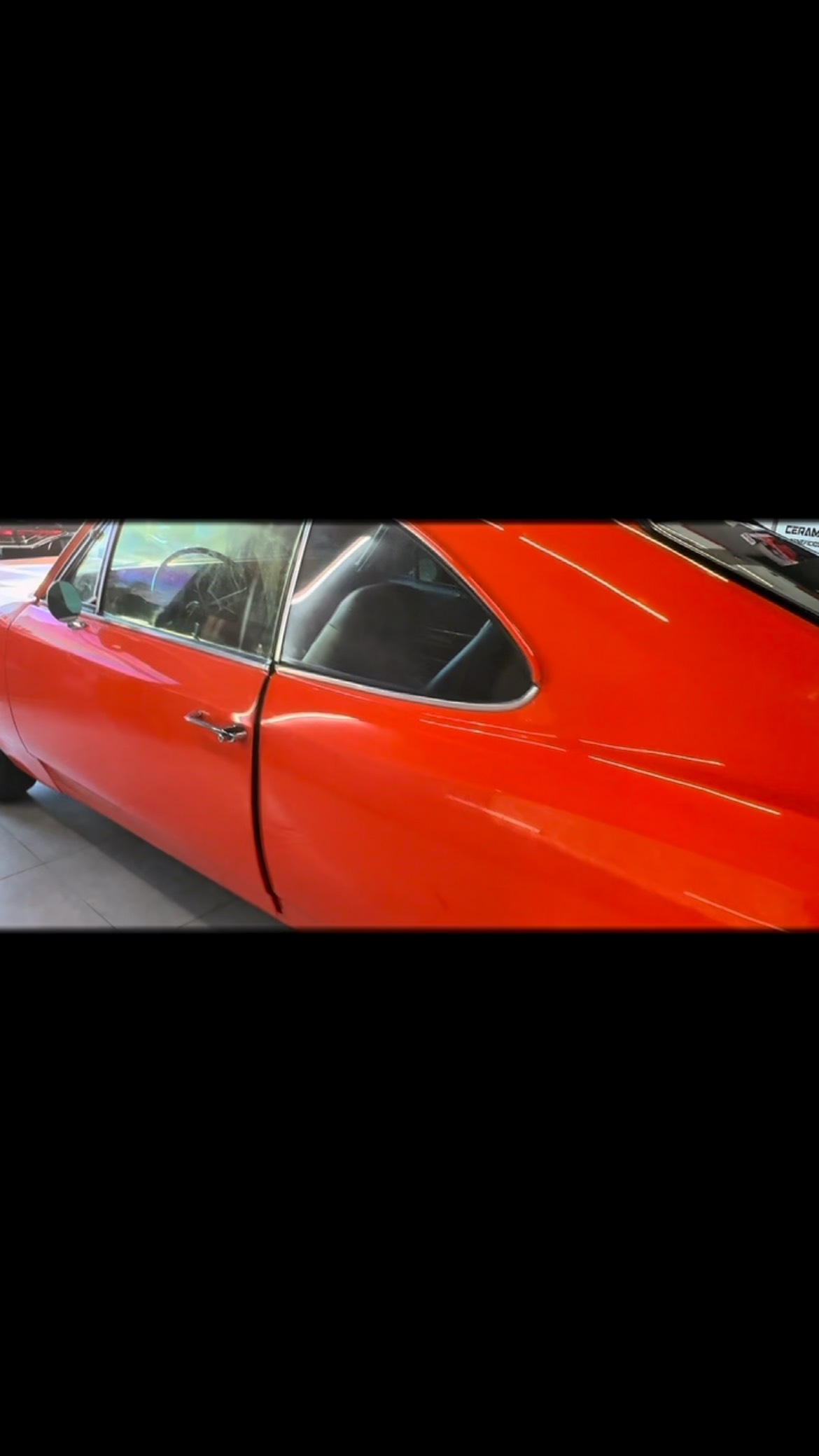 As películas de nano cerâmica são revestimentos aplicados em vidros para oferecer proteção contra raios solares e calor, além de melhorar a visibilidade e durabilidade. Elas são conhecidas por bloquear uma grande porcentagem de raios UV e infravermelhos, mantendo o interior do veículo ou ambiente mais fresco.
#peliculas #oracal #envelopamento #portoalegre #windowtint #windowtint