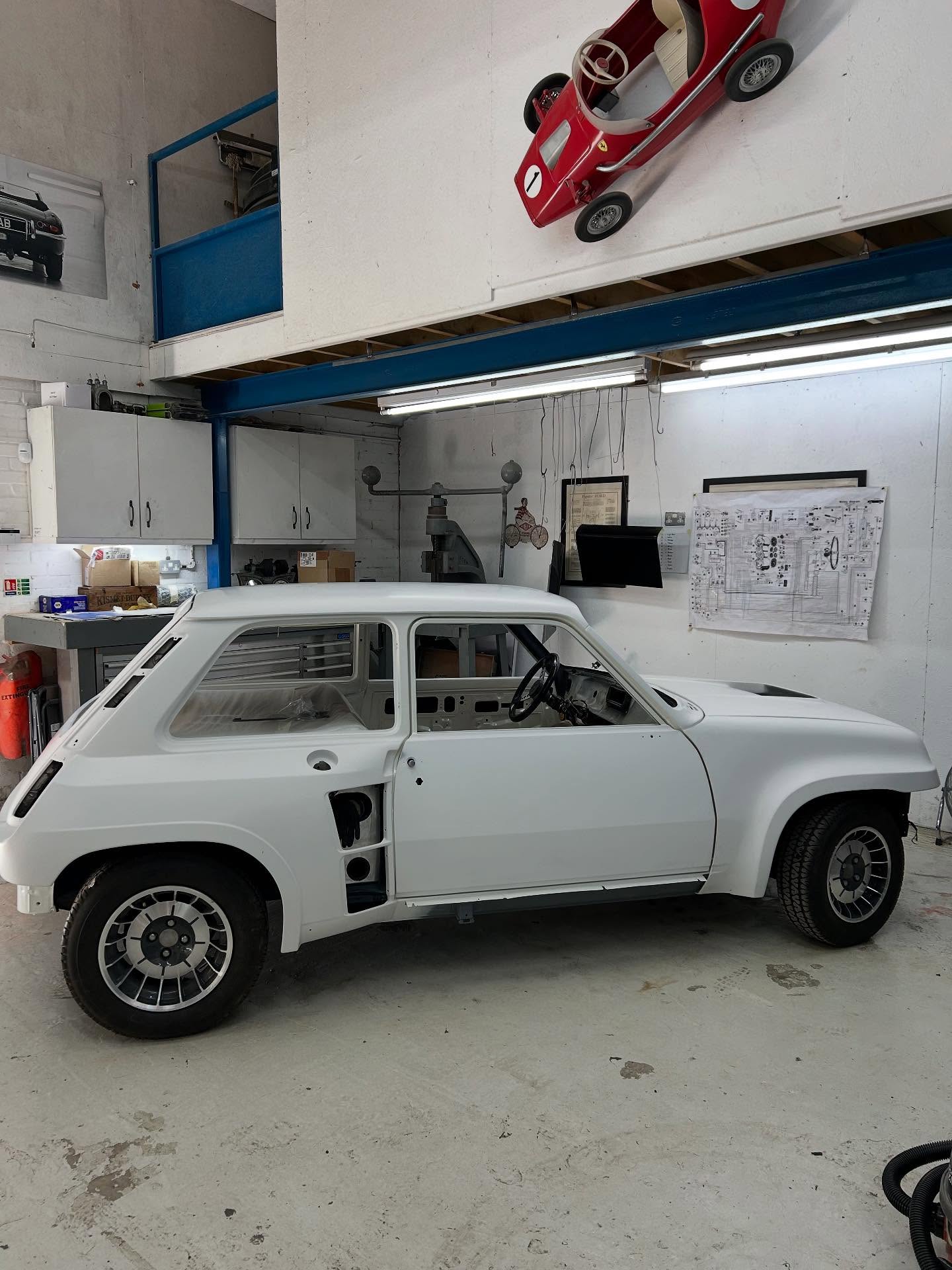 I’m always amazed at the variety of cars we have in our workshops. Currently our work spans from a Rolls Royce Silver Ghost and a Napier to a Morris Minor and this fantastic Renault 5 which is all ready for paint
.
.
#classiccarrestoration #essex #classiccar #classiccars #classiccarsdaily #restoration #fabrication #paintwork #carsofinstagram #vintagecars #photooftheday #vintage
#metalshaping #panelbeating #veterancars #renault5 #renault5turbo2