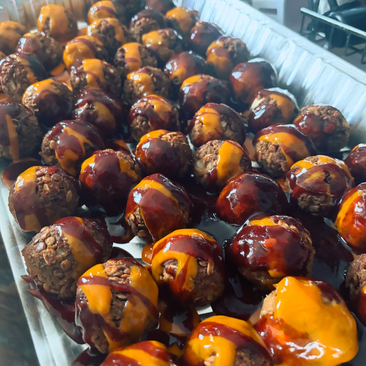 Homemade meatballs are always a hit on my catering menu! I use a soy based ground meat, lentils, oats, onions and spices and roll these from scratch! Perfect with barbecue sauce for an appetizer or in pasta as your protein source!
It gets no better than catered food by @veganeatswithbri! Click the link in my bio to see my catering menu and contact me!
#veganeatswithbri
#veganeats
#vegancatering
#veganmeatballs
#veganfood
#veganevents
#richmondfood
#rvacatering
#homemadeatballs
#rvavegans
#rvavegetarians