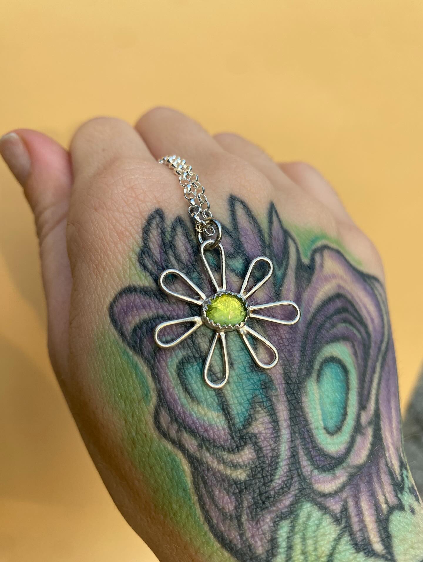 Like, zoinks... that’s some serious flower power. ✨🌼💚 Groovy loops of sterling silver, each blooming with a sparkling peridot center - straight from the Spooky Island Collection available 8/22 at 7 pm EST!
.
Peridot stones are from @stonehoarder
.
#SpookyislandCollection #peridot #ScoobyStyle #MysteryMachineMood #JinkiesJewels #GroovyGems