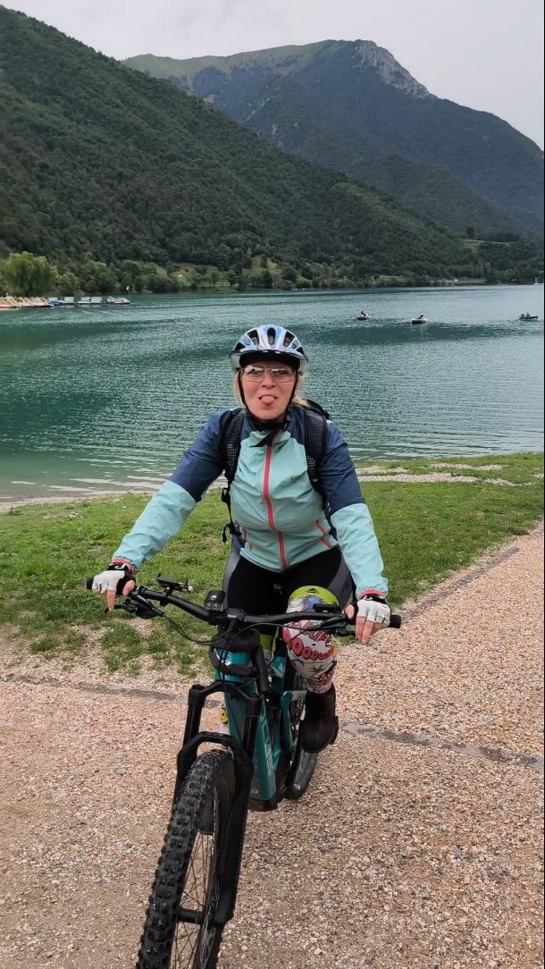 I takto může vypadat počasí na Lago di Ledro uprostřed léta 🤣🙈. I tak jsme si to ale užili... Tedy aspoň někteří 😂😂😂...
#vimteamcz #visititaly #cyklistika #cyklovylet #cyklotrasy #visitlagodiledro #lagodiledro #cyklistikasdetmi #bikingwithkids #visittrento