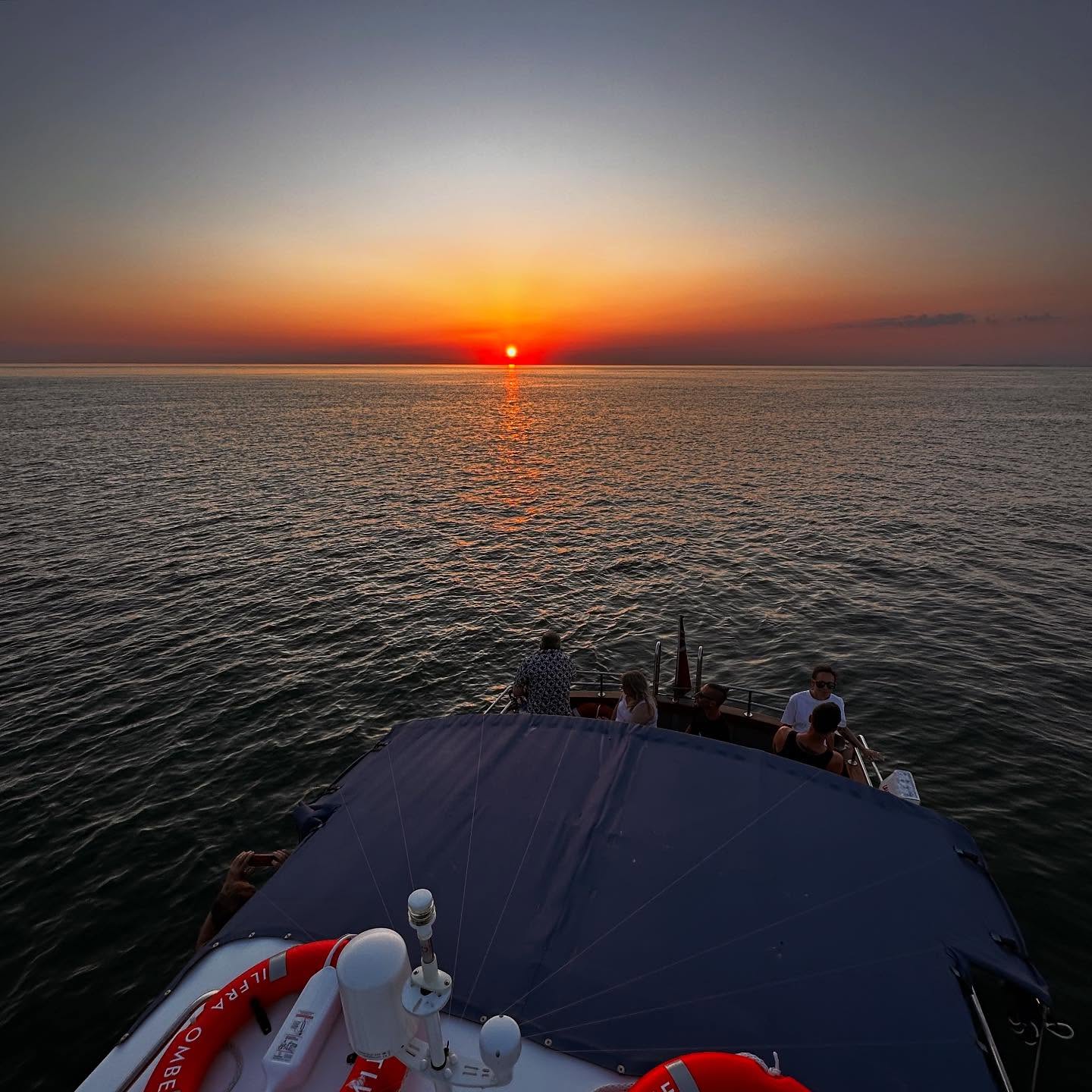 Cruise the evening with kittiwake! 🤍✨
Tonight! Departing at 7:30pm
Book your seats now whilst we have availability 🙂
https://www.kittiwake-charters.co.uk/book-now